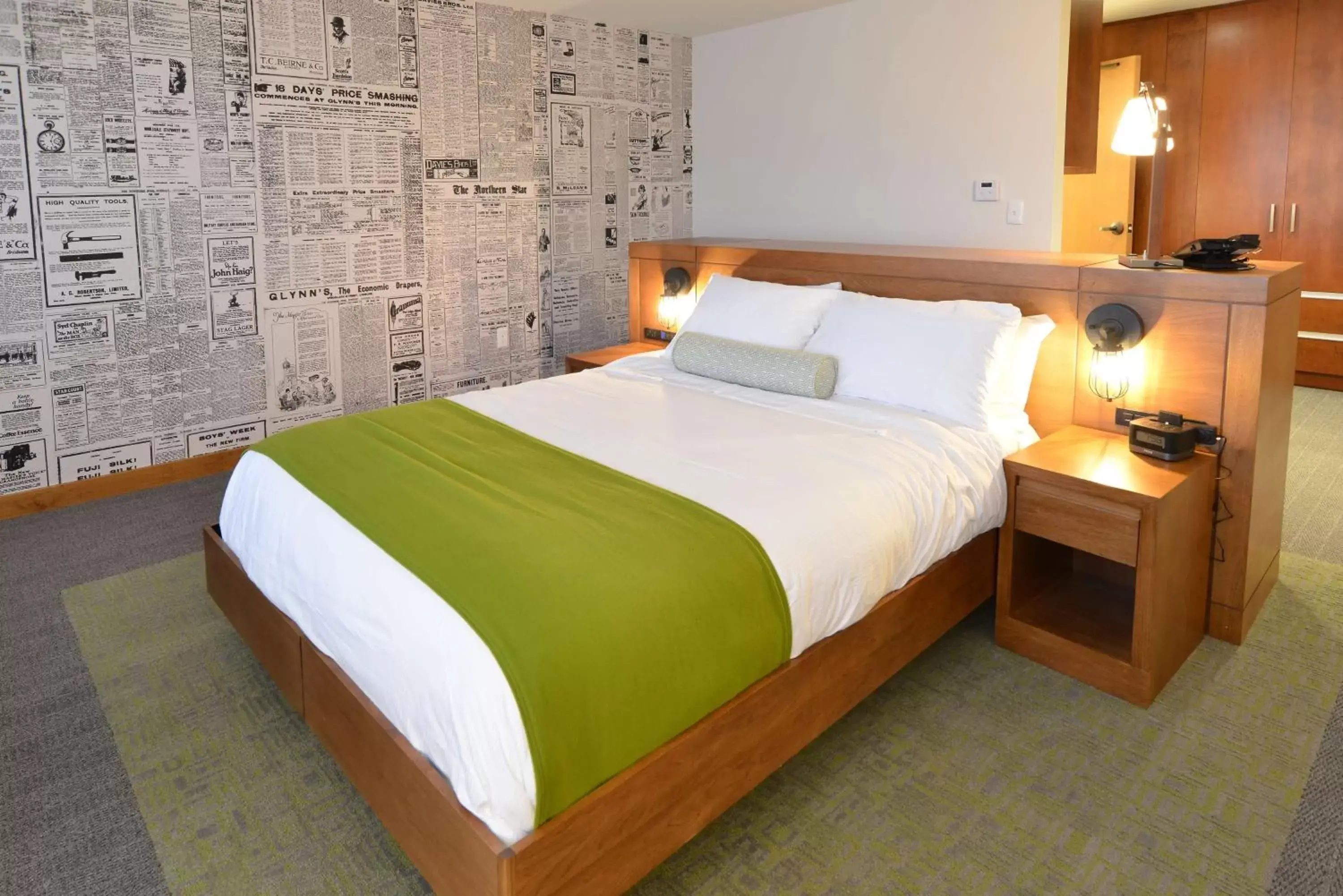 Bed in The Lismore Hotel Eau Claire - a DoubleTree by Hilton