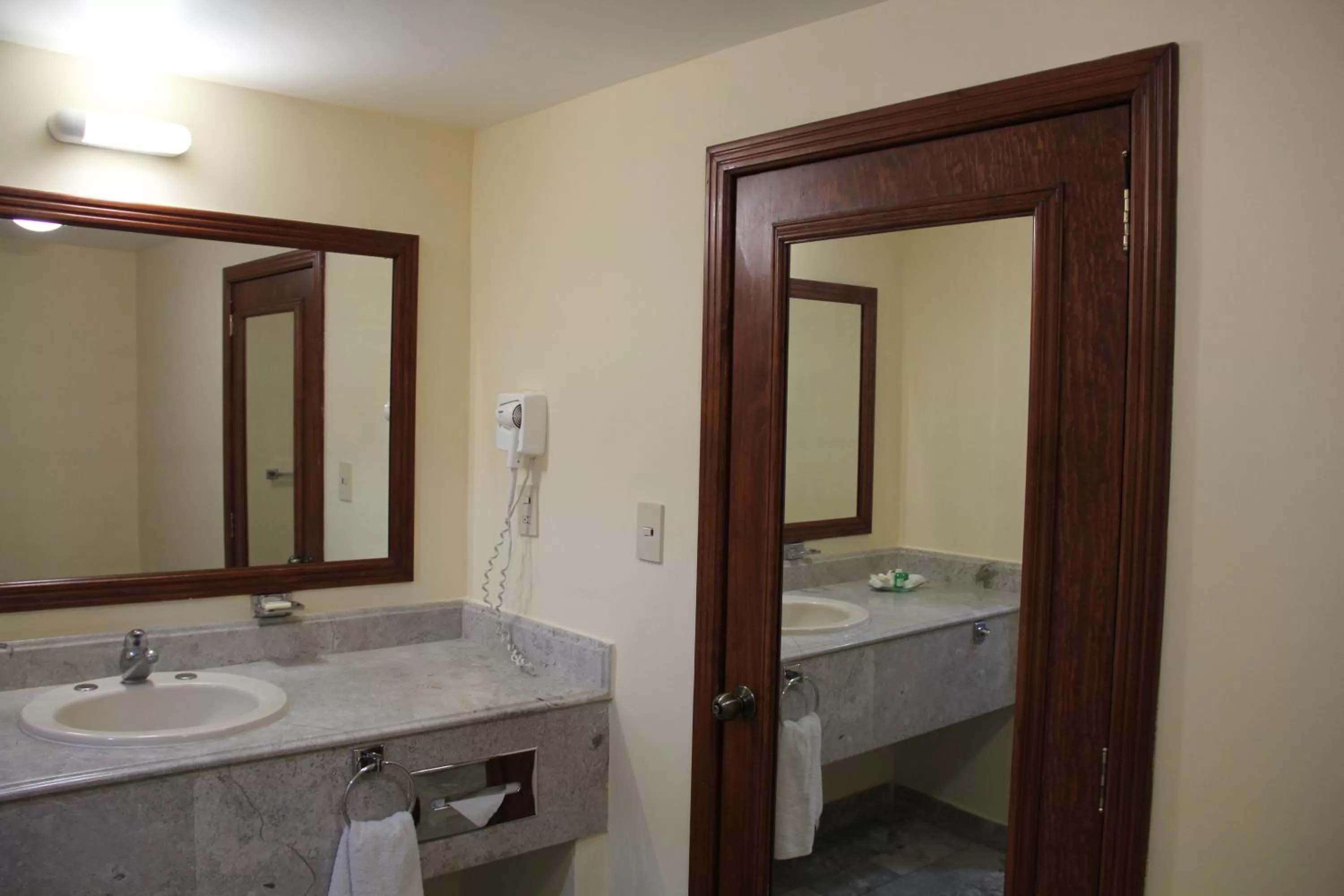Bathroom in Hotel Tehuacan Plaza