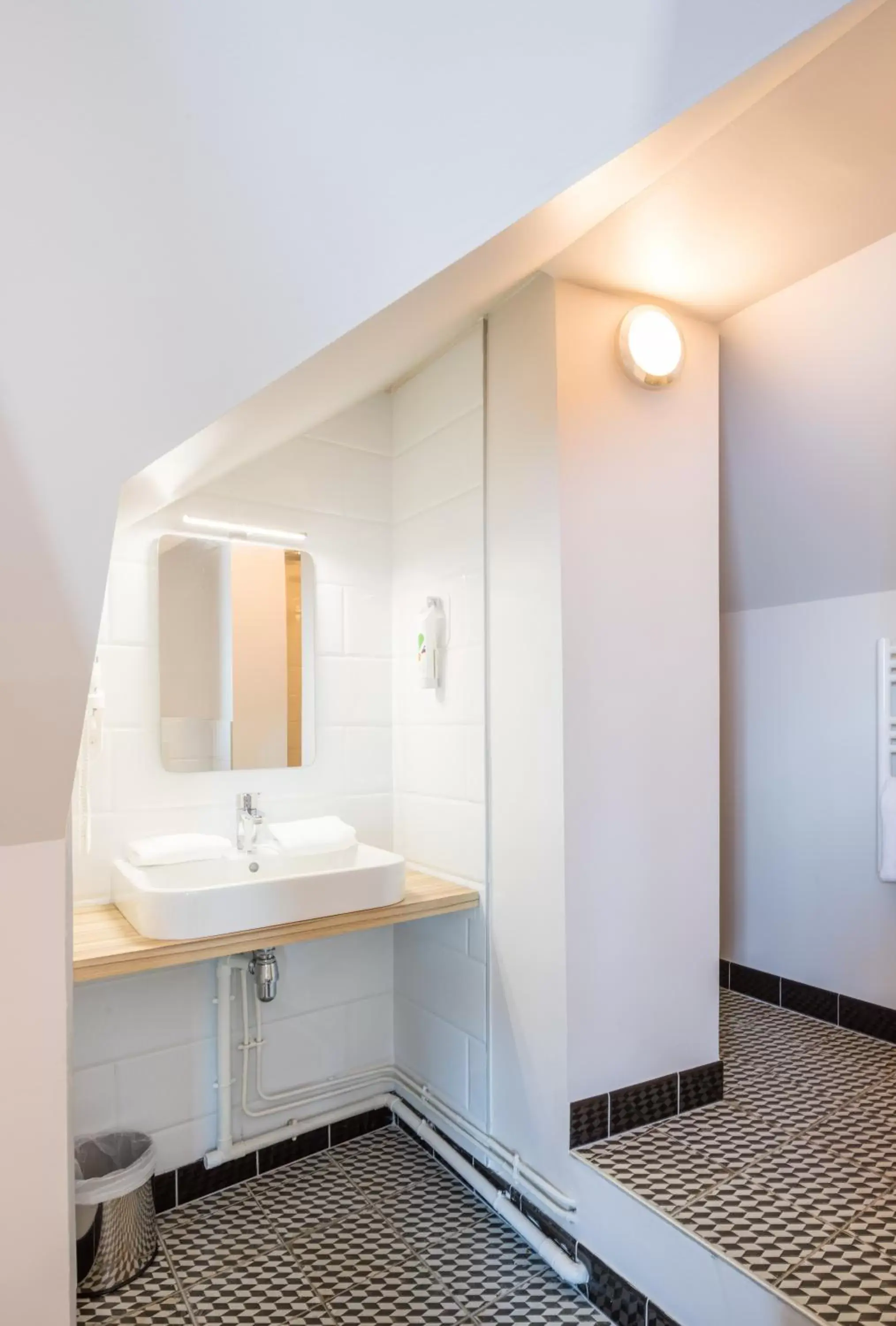 Bathroom in ibis Styles Laval Centre Gare