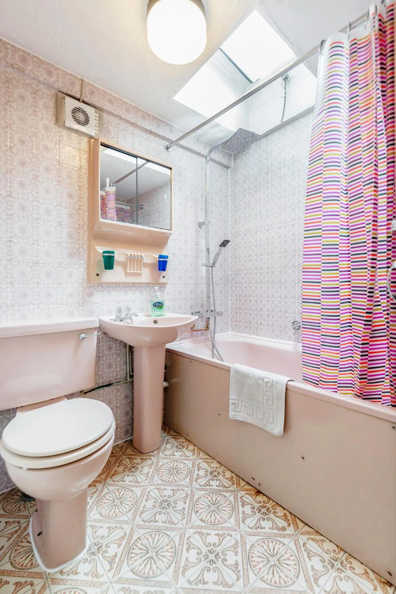 Bathroom in Russell Square Hotel