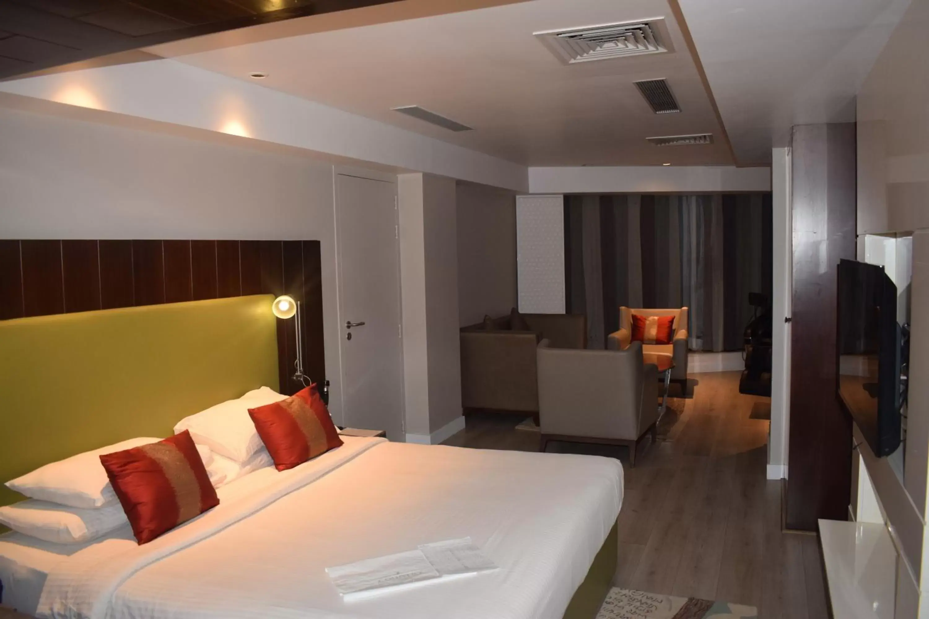 Bed in Country Inns & Suites By Radisson Manipal