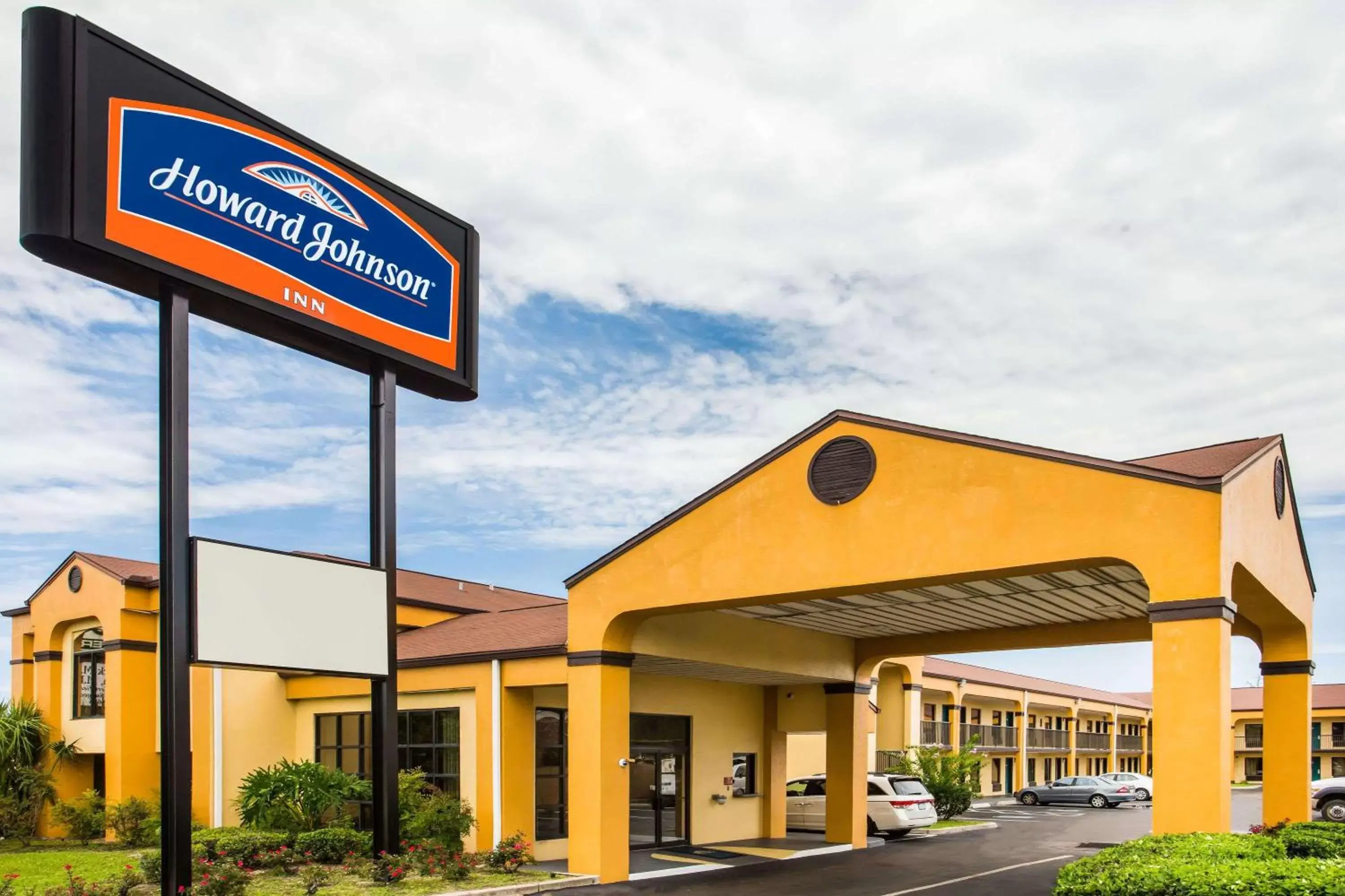 Property building in Howard Johnson by Wyndham Panama City Property building in Howard Johnson by Wyndham Panama City