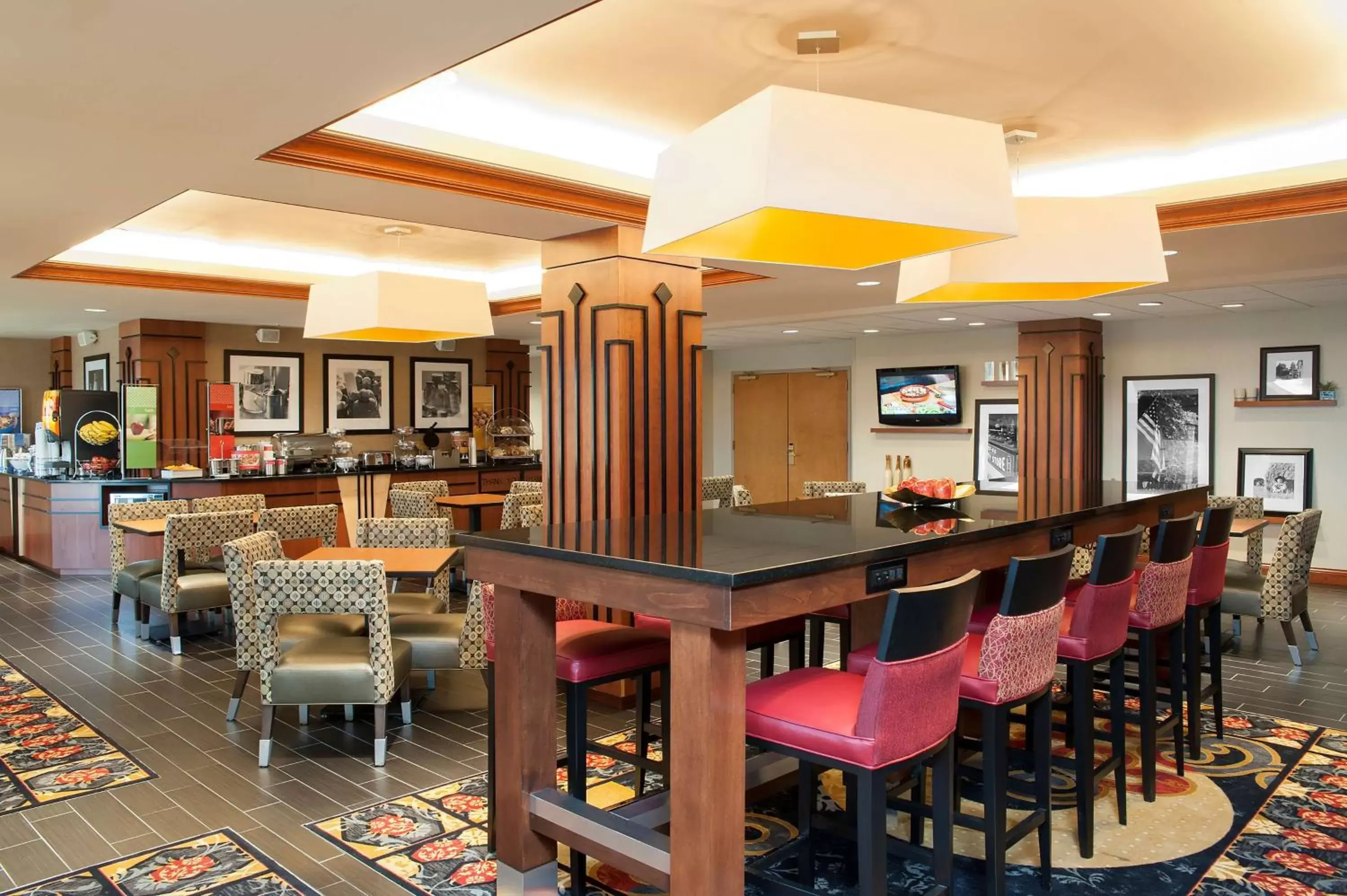 Lobby or reception, Lounge/Bar in Hampton Inn Columbus/Taylorsville