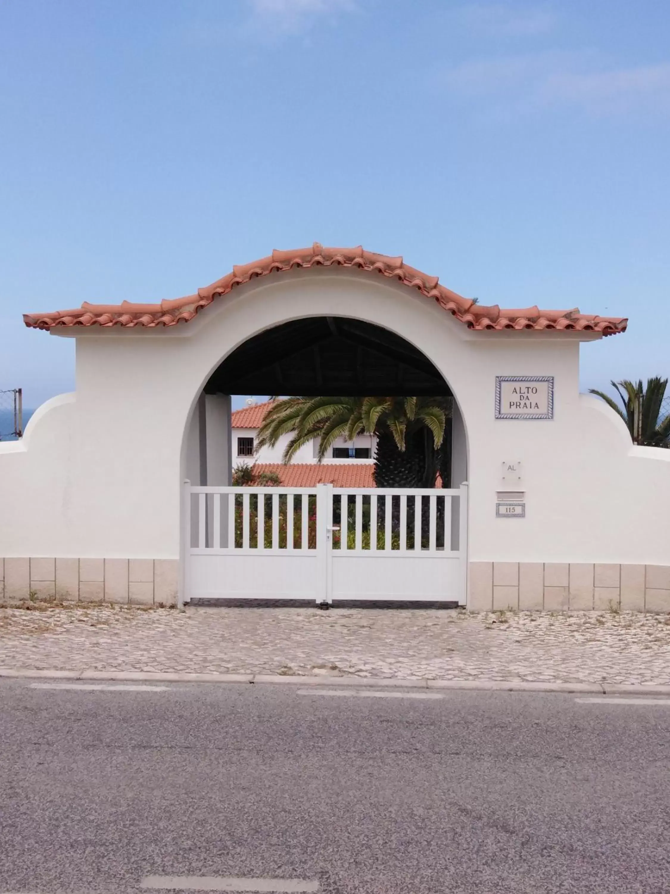 Facade/entrance, Property Building in Alto da Praia Villa
