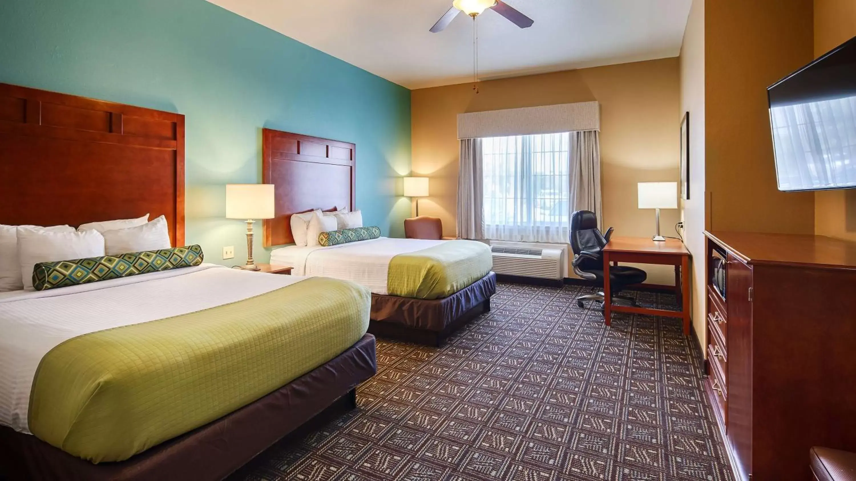 Photo of the whole room, Bed in Best Western Plus Monahans Inn and Suites