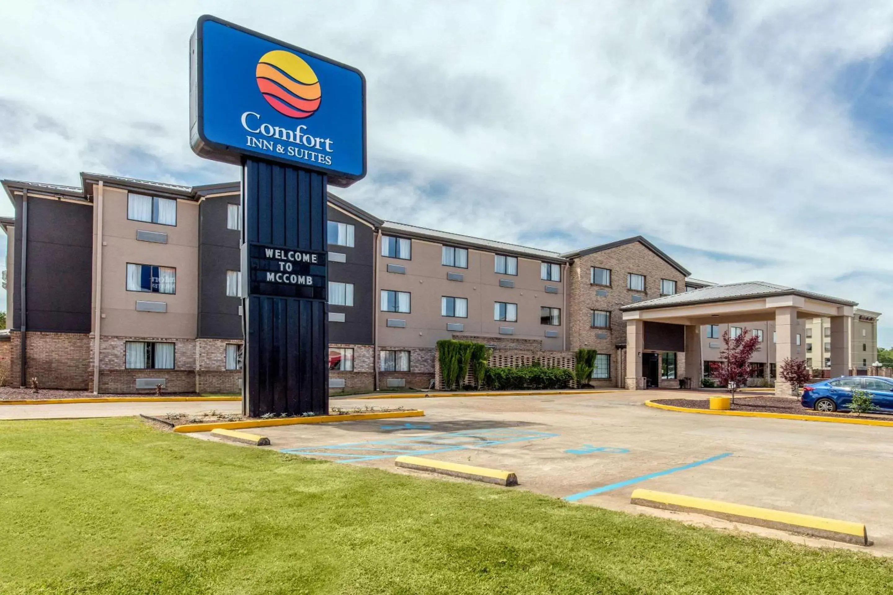 Property Building in Comfort Inn & Suites