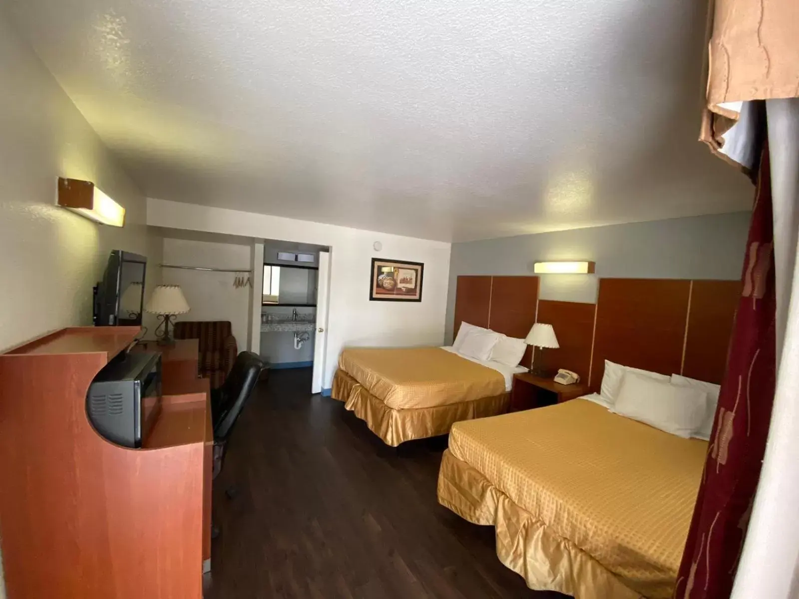 Photo of the whole room in Travelodge by Wyndham Albuquerque West