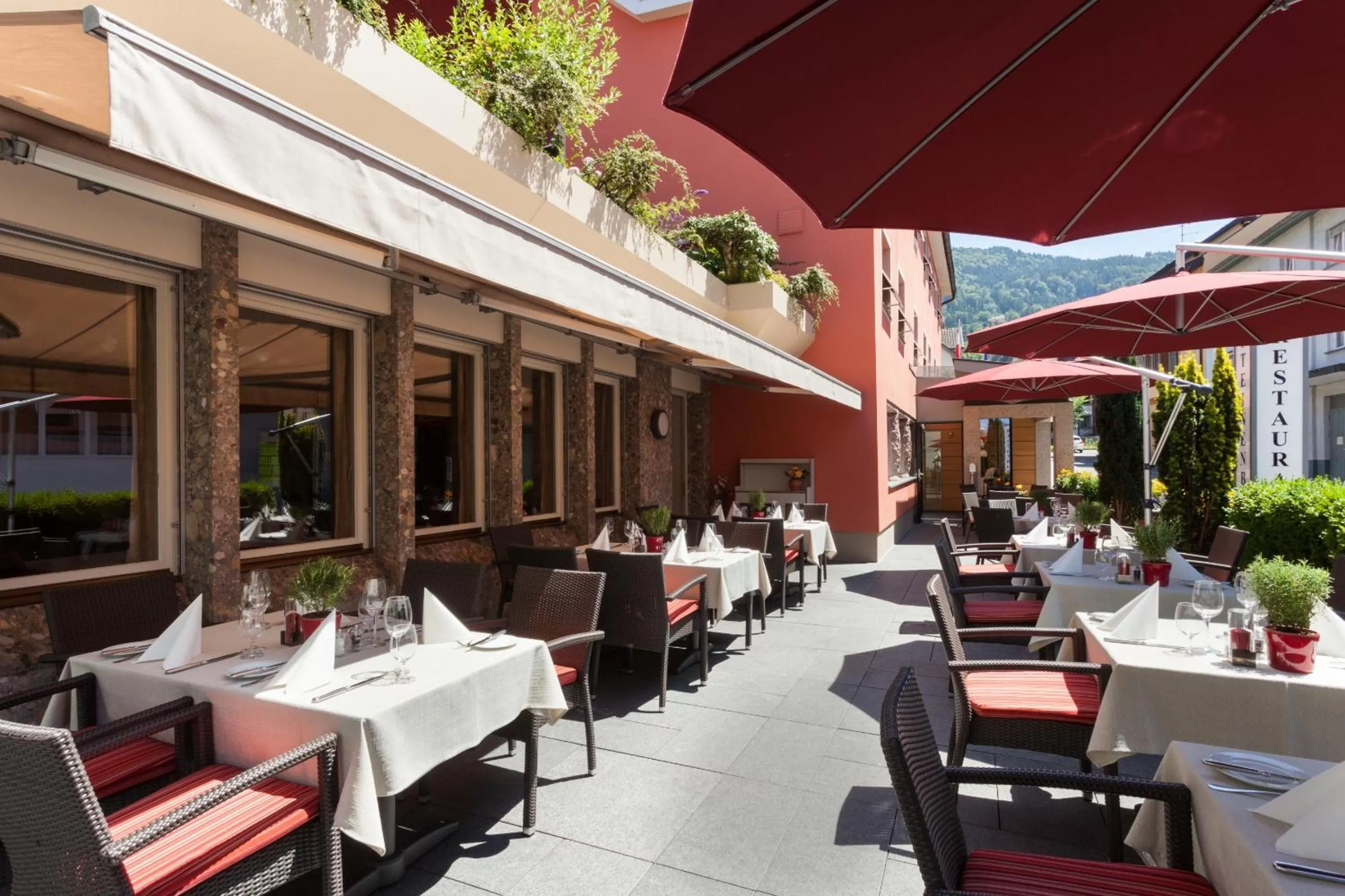 Restaurant/places to eat in Hotel Germania