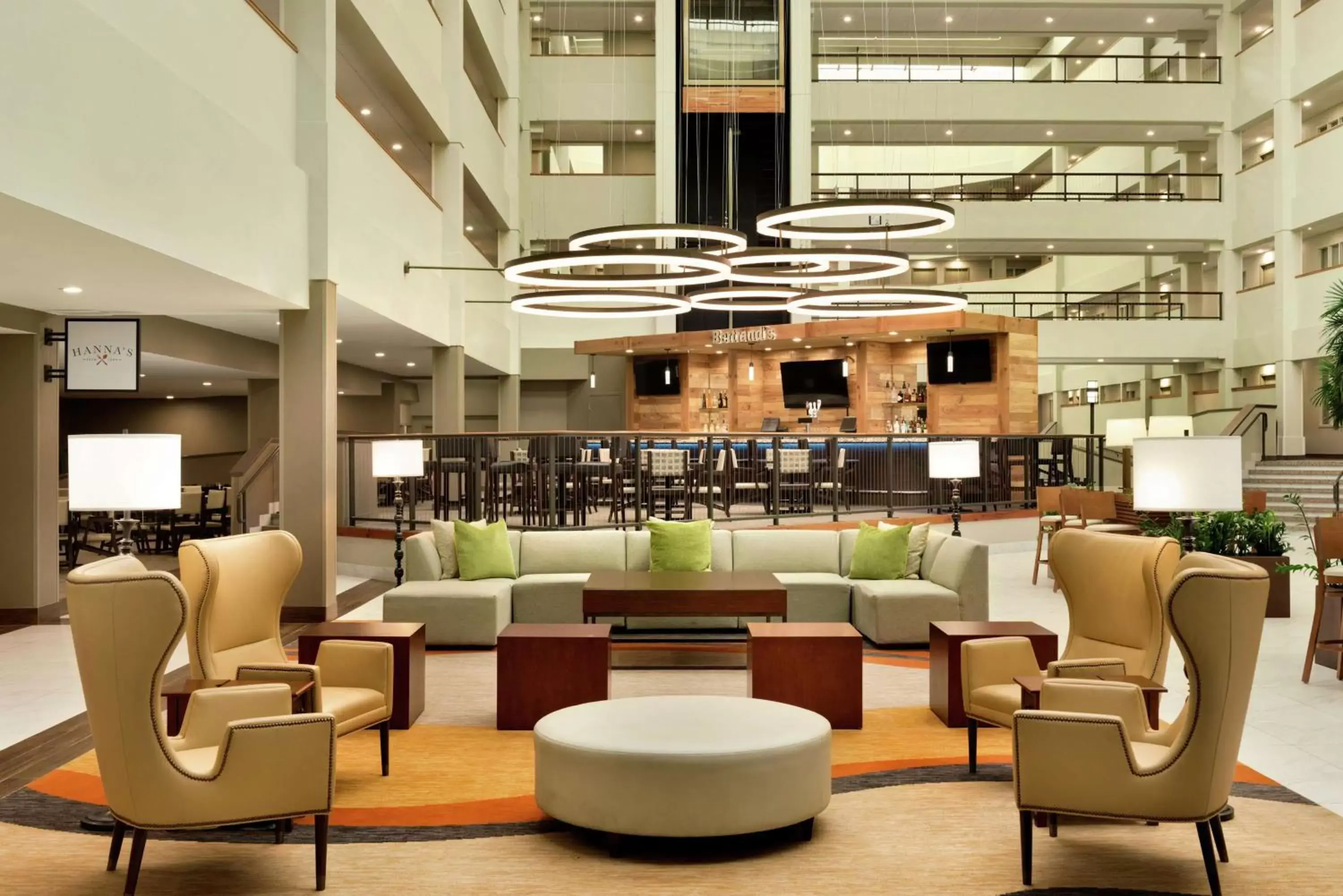Lobby or reception, Lounge/Bar in Embassy Suites by Hilton Milwaukee Brookfield