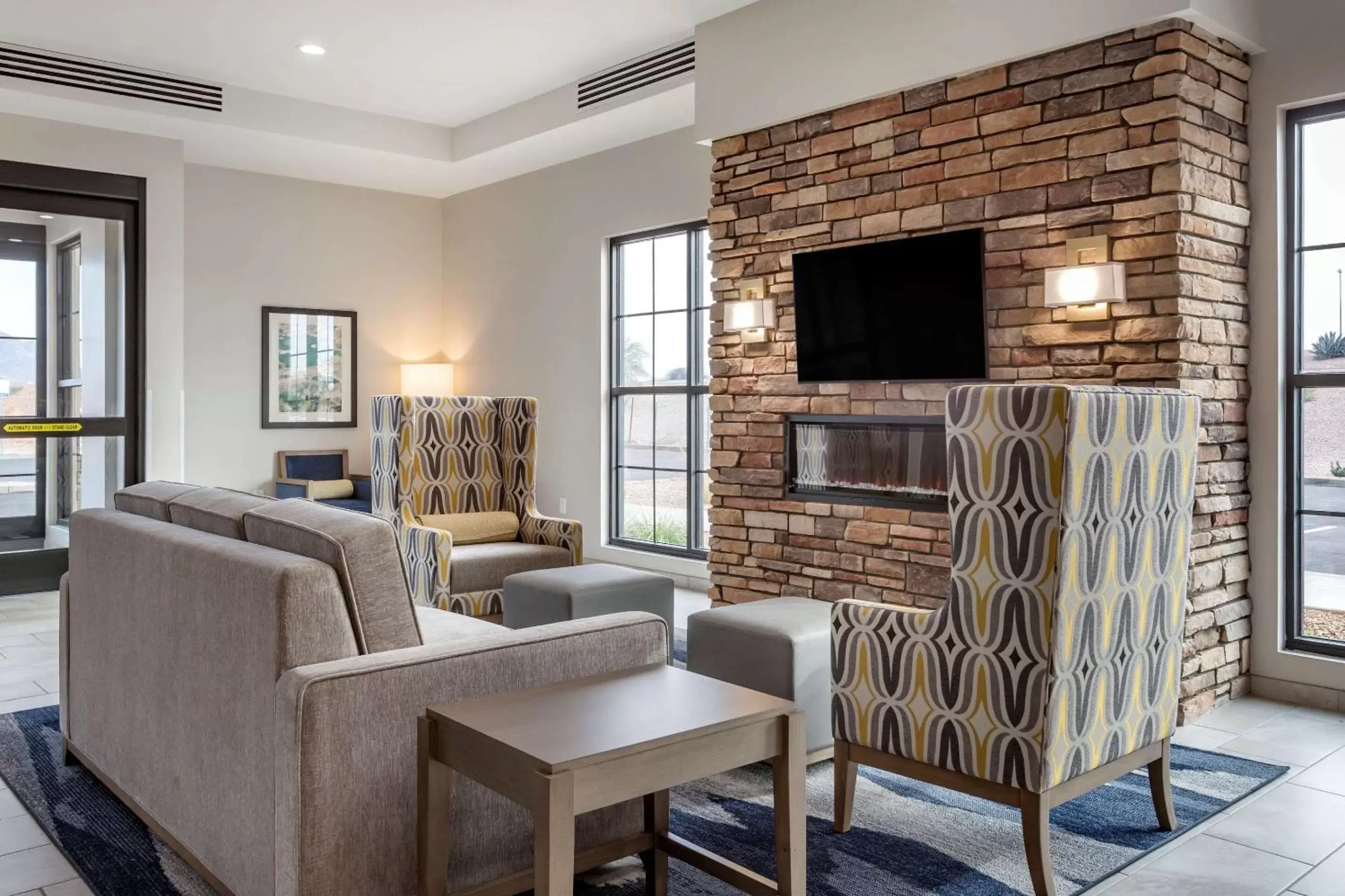 Lobby or reception, Seating Area in Comfort Suites Scottsdale Talking Stick Entertainment District