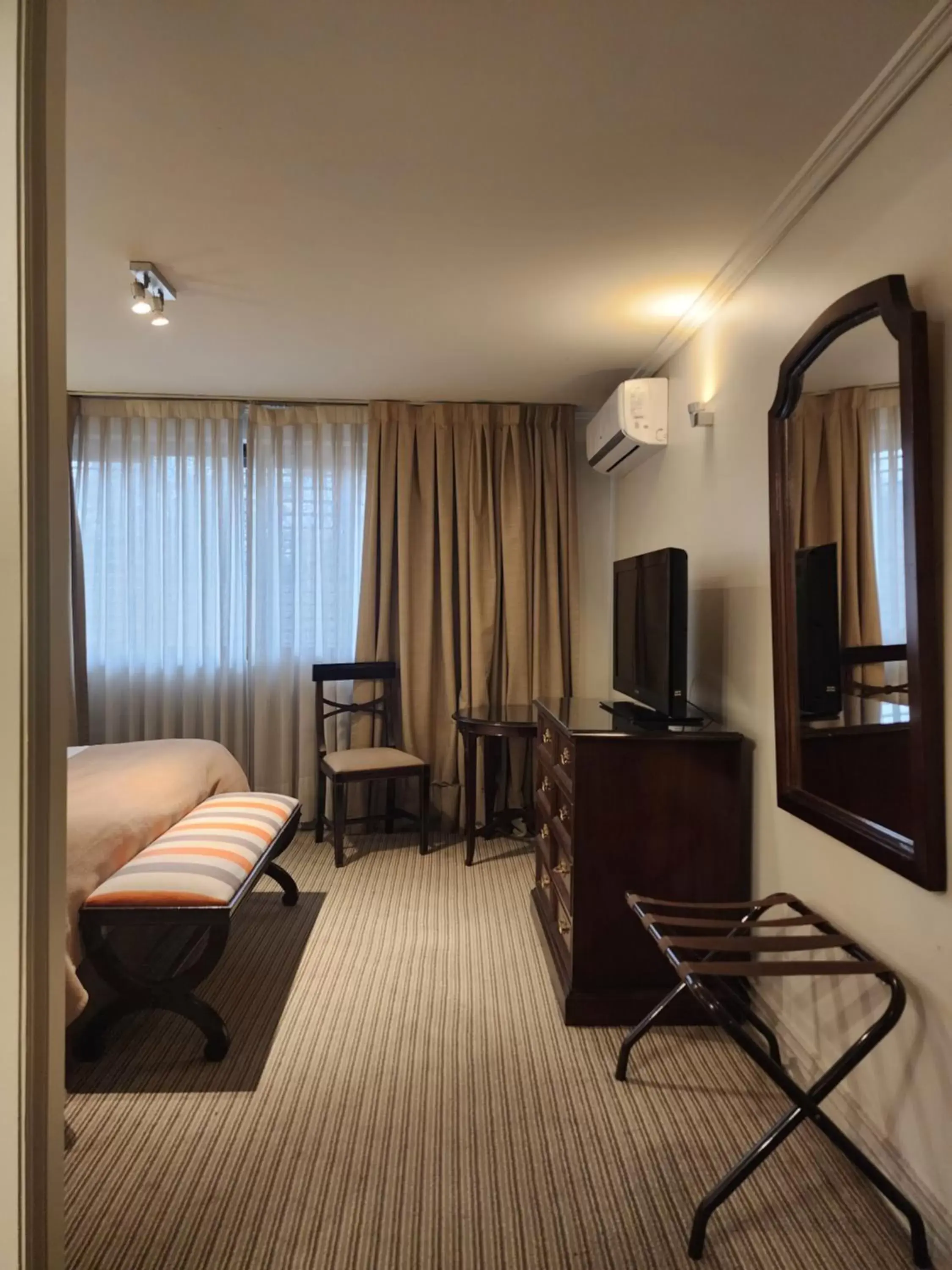 Bedroom, Seating Area in Hotel Los Españoles Plus