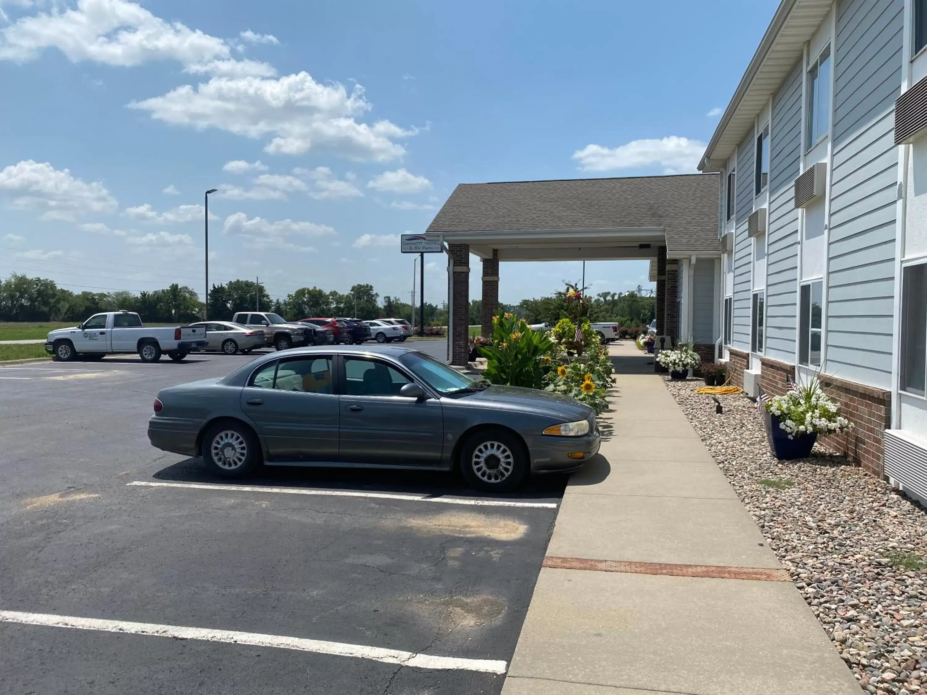 Parking, Property Building in Garnett Hotel & RV Park