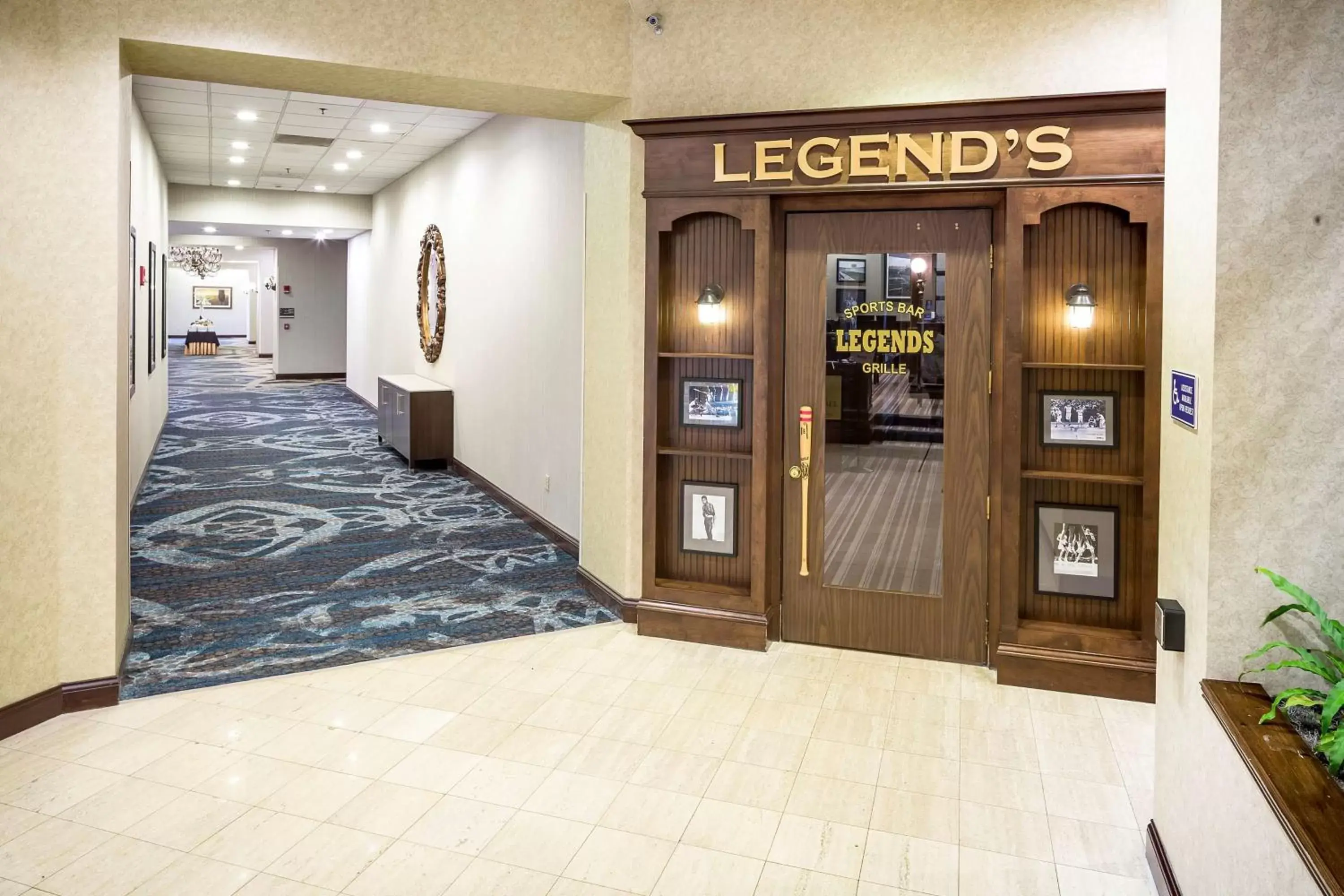 Lounge or bar in DoubleTree by Hilton Boston-Milford Lounge or bar in DoubleTree by Hilton Boston-Milford