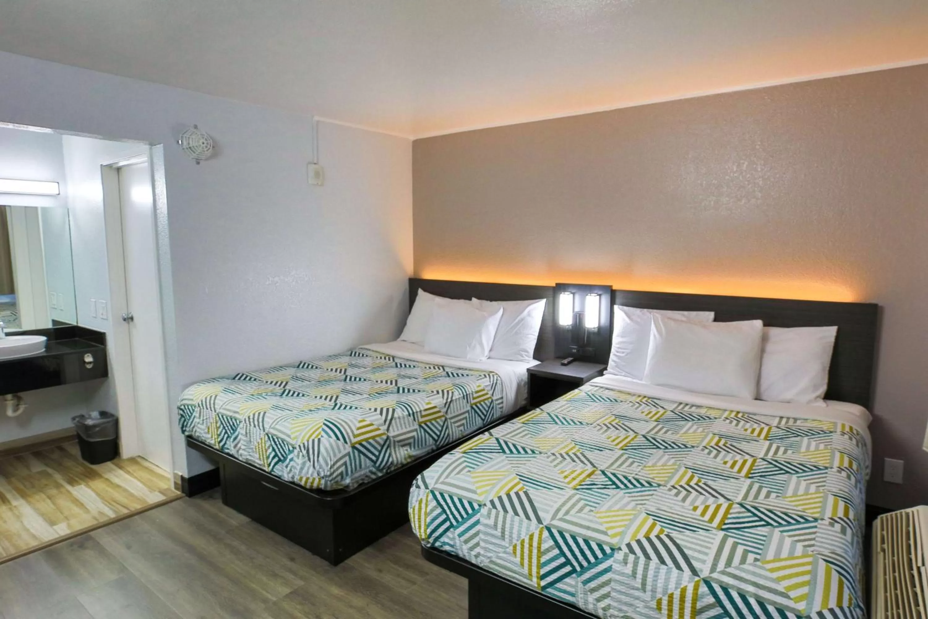 Bedroom, Bed in Motel 6-Sacramento, CA - Central