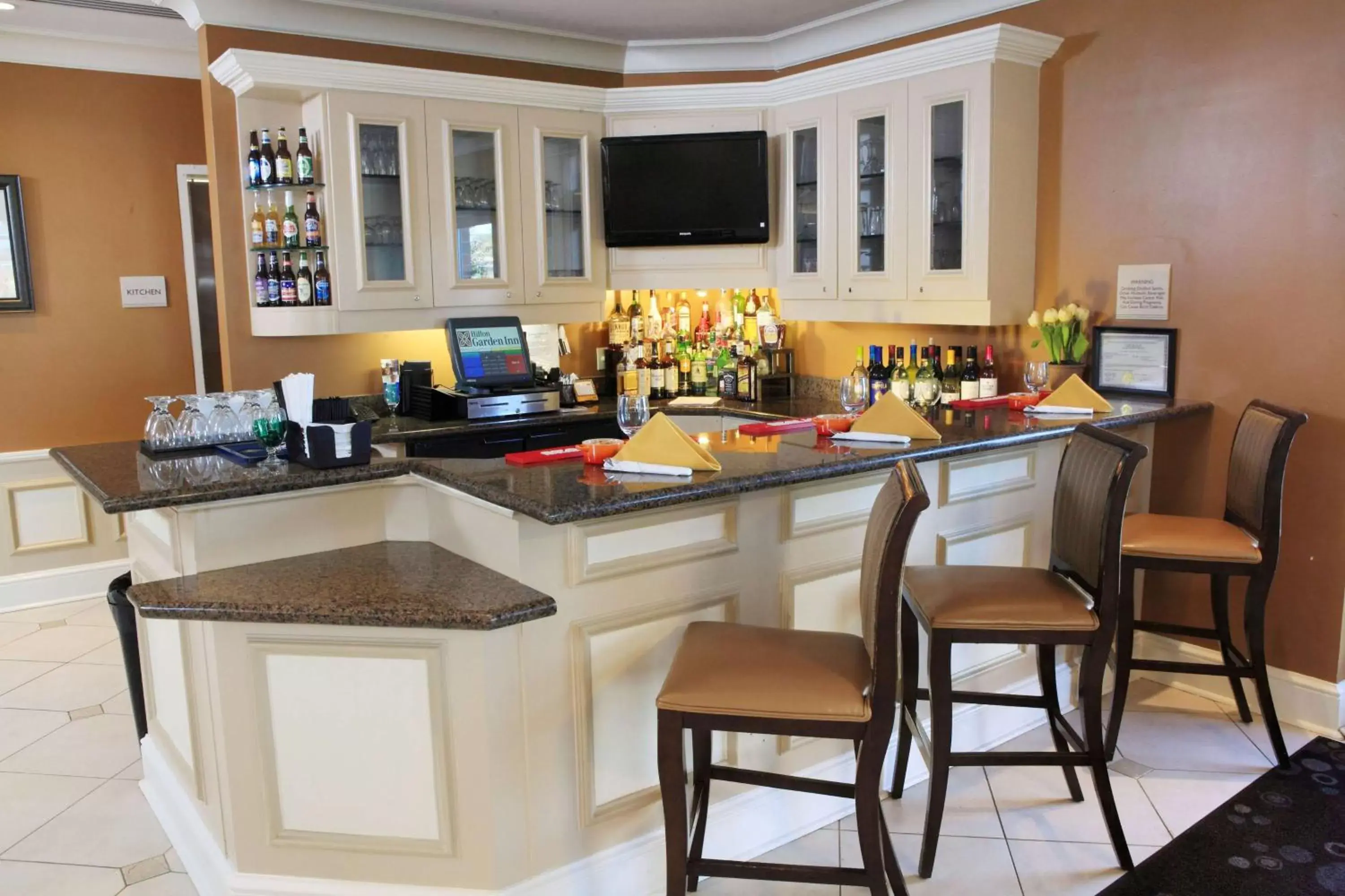 Lounge or bar in Hilton Garden Inn Aberdeen