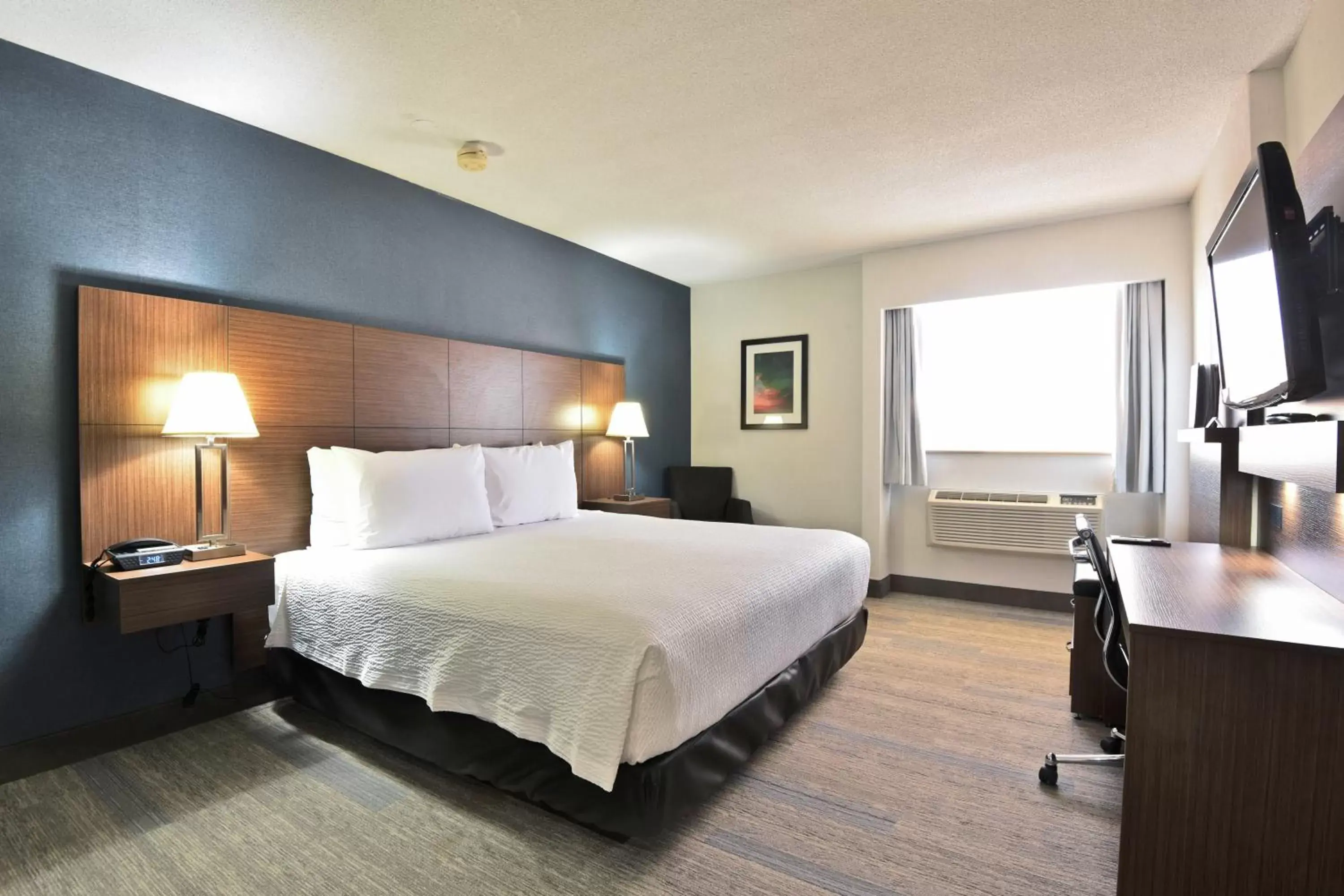 Bed in Victoria Inn Hotel and Convention Center Winnipeg
