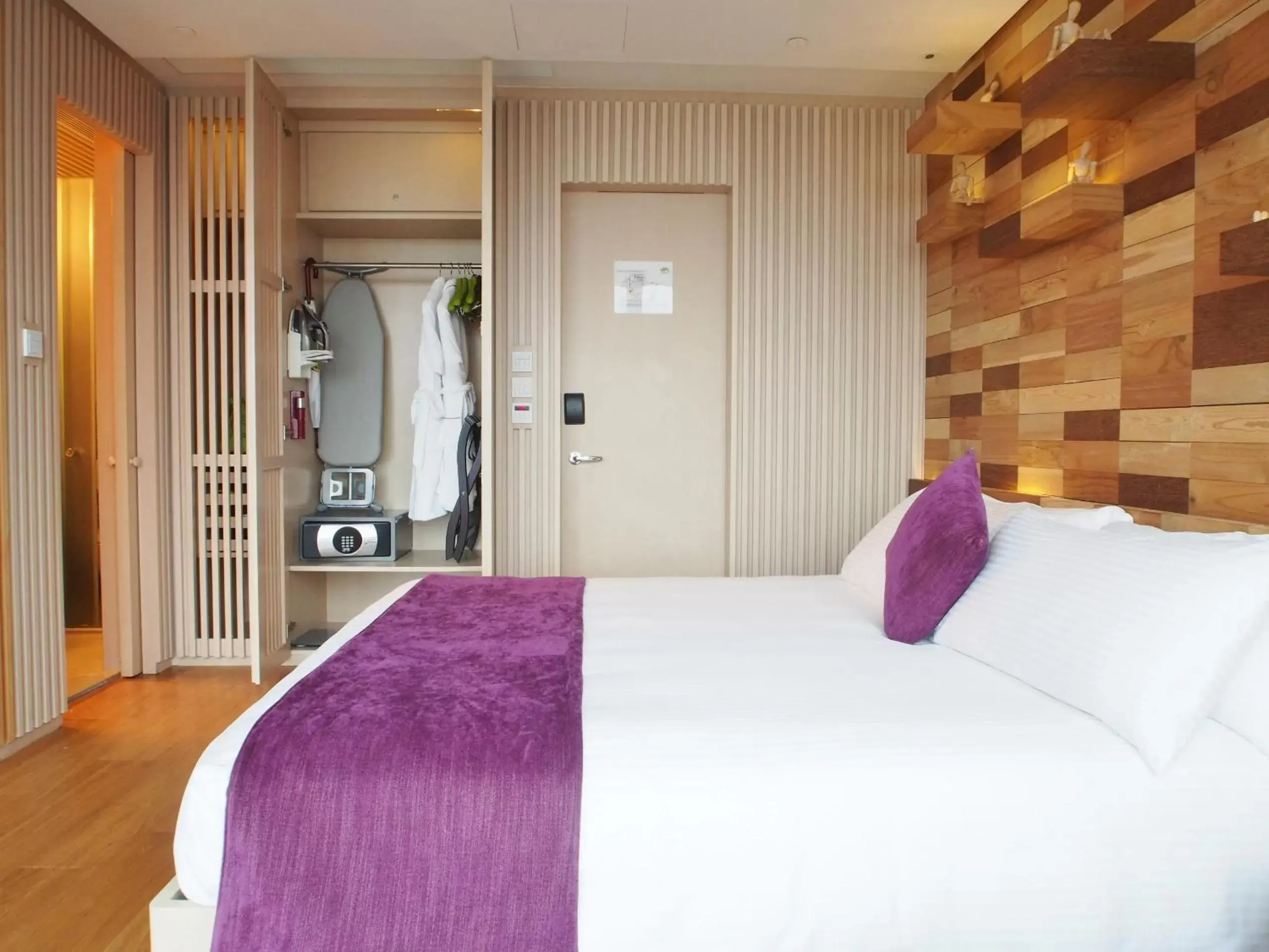 Bed in Hotel Madera Hong Kong