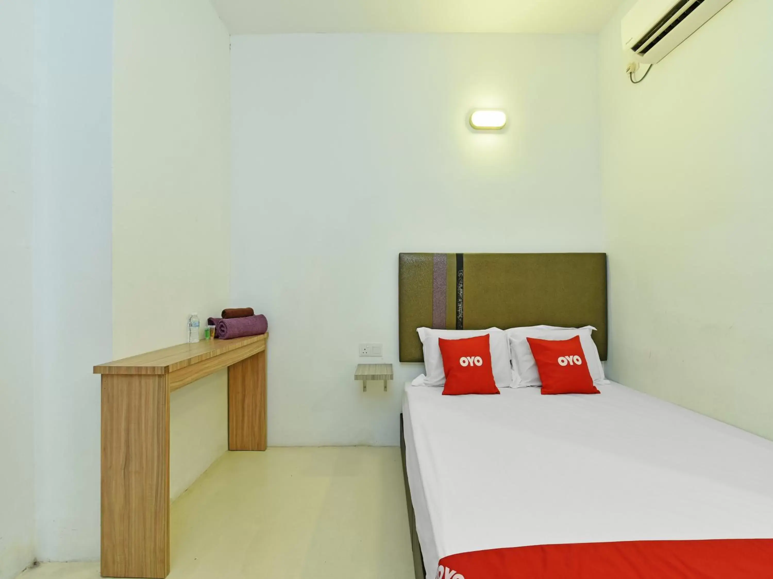 Bedroom, Bed in Super OYO Capital O 90556 Hotel Cherita Rooms