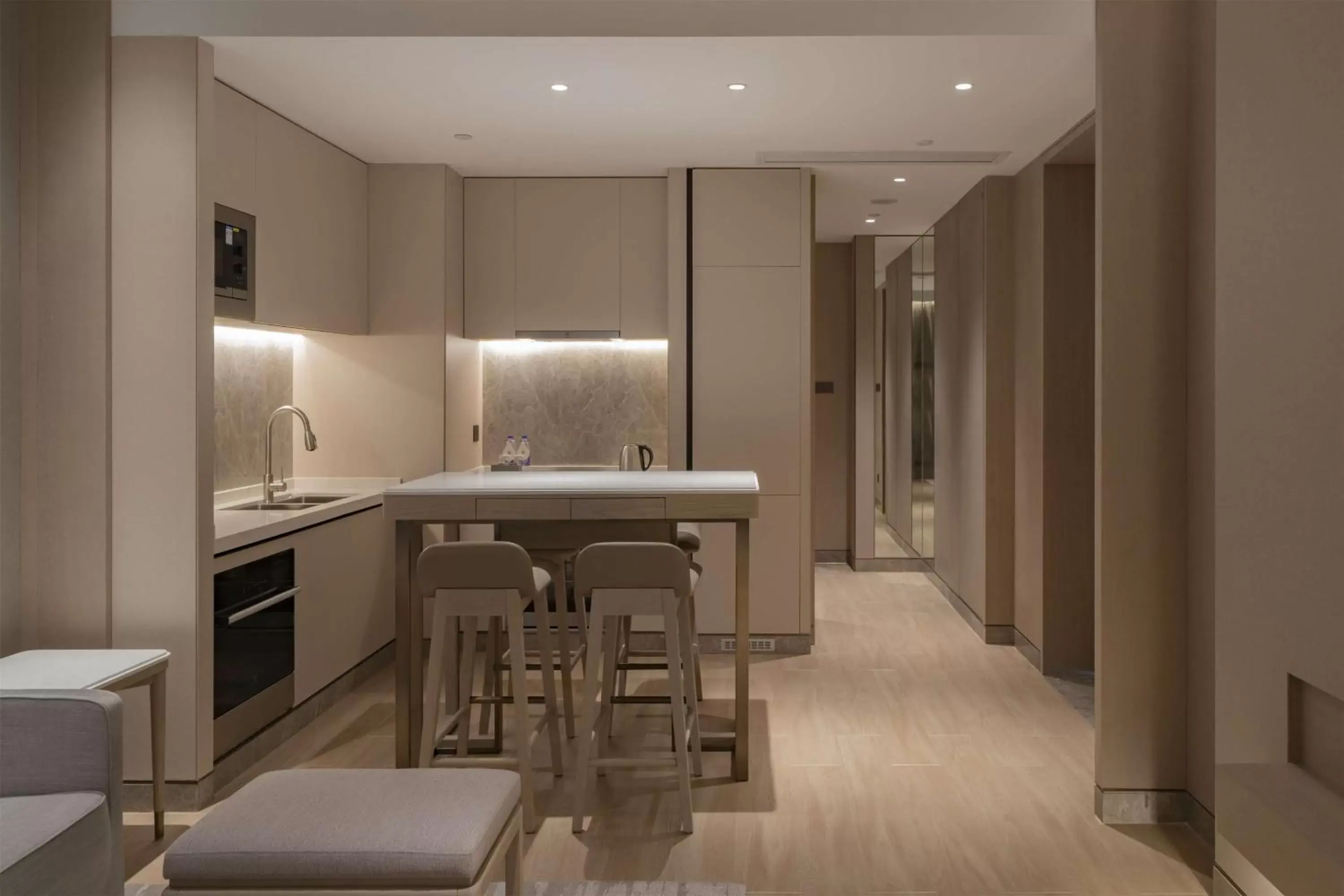 Kitchen or kitchenette, Dining Area in DoubleTree By Hilton Shenzhen Nanshan Hotel & Residences