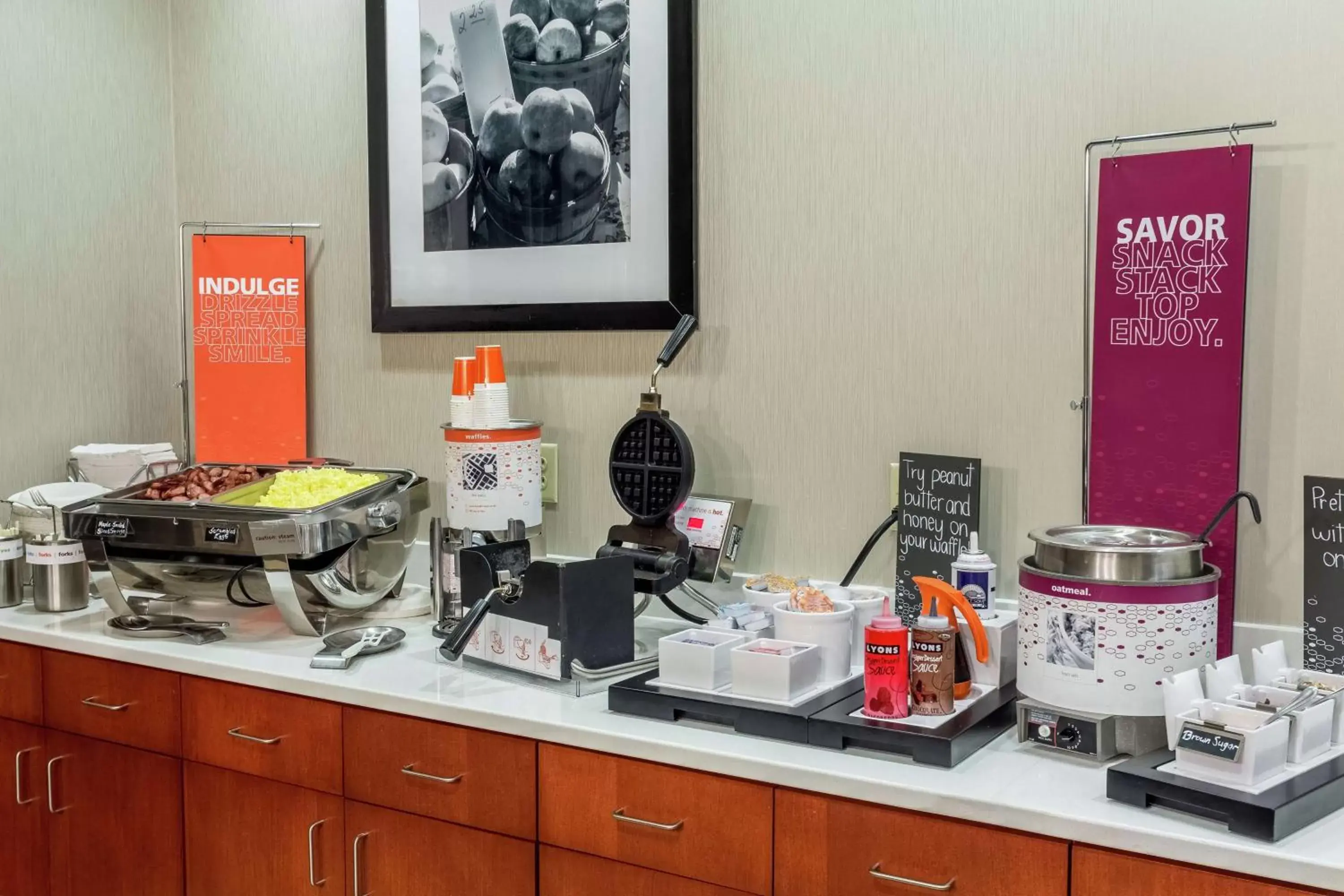 Breakfast, Food in Hampton Inn & Suites Knoxville-Downtown