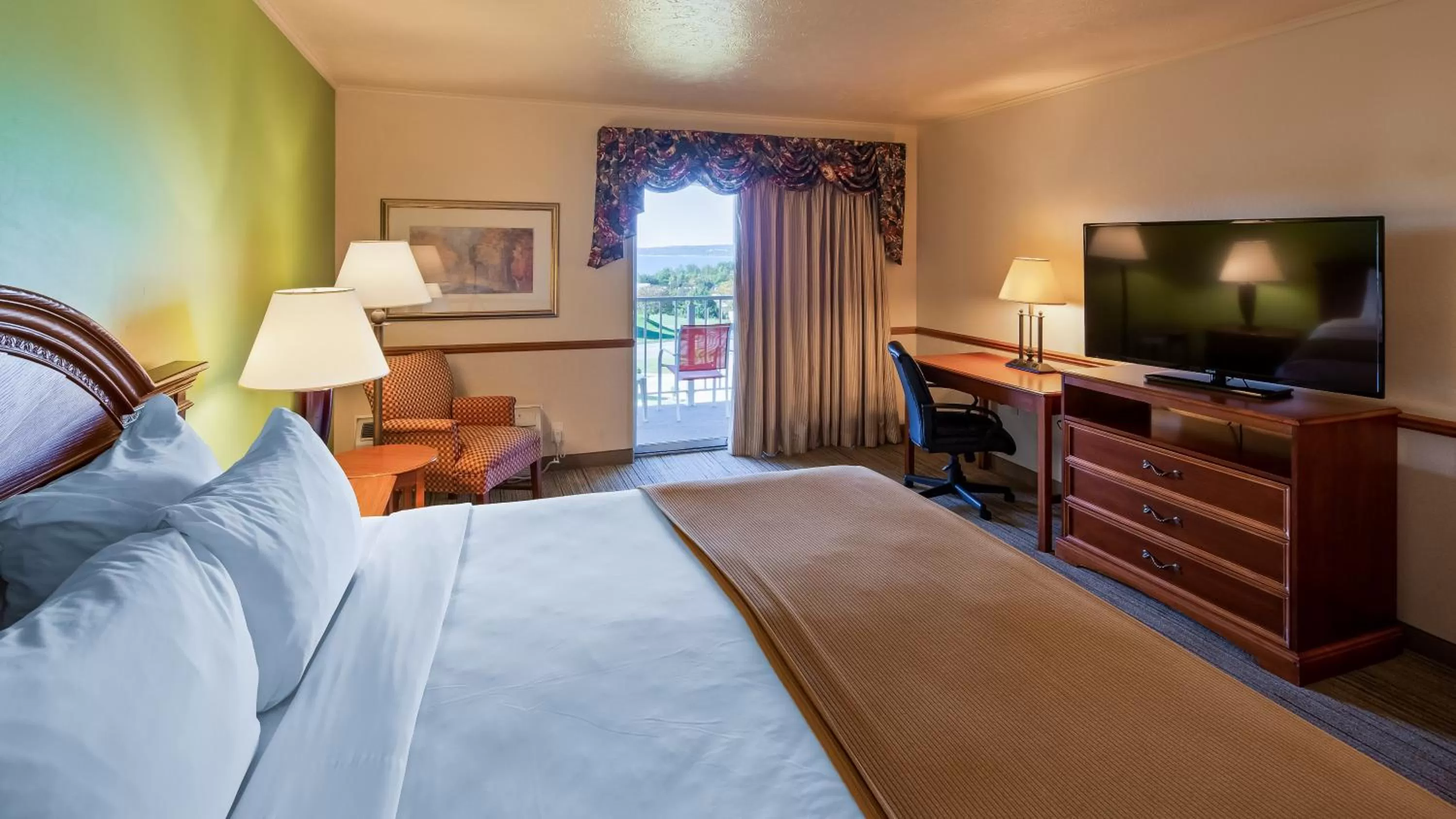 Bed in Apple Tree Inn; SureStay Collection by Best Western