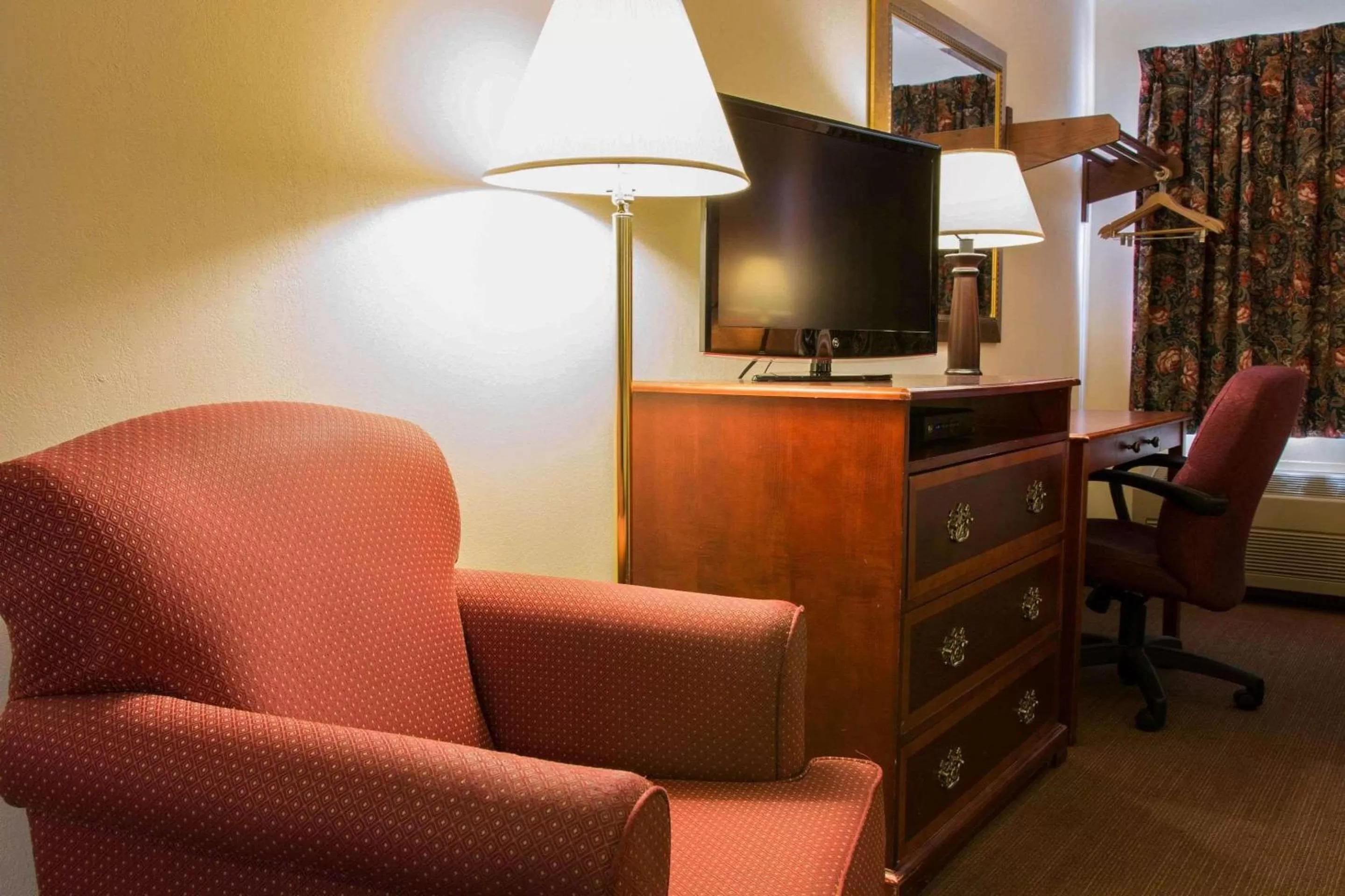 Photo of the whole room in Rodeway Inn Muskegon Airport