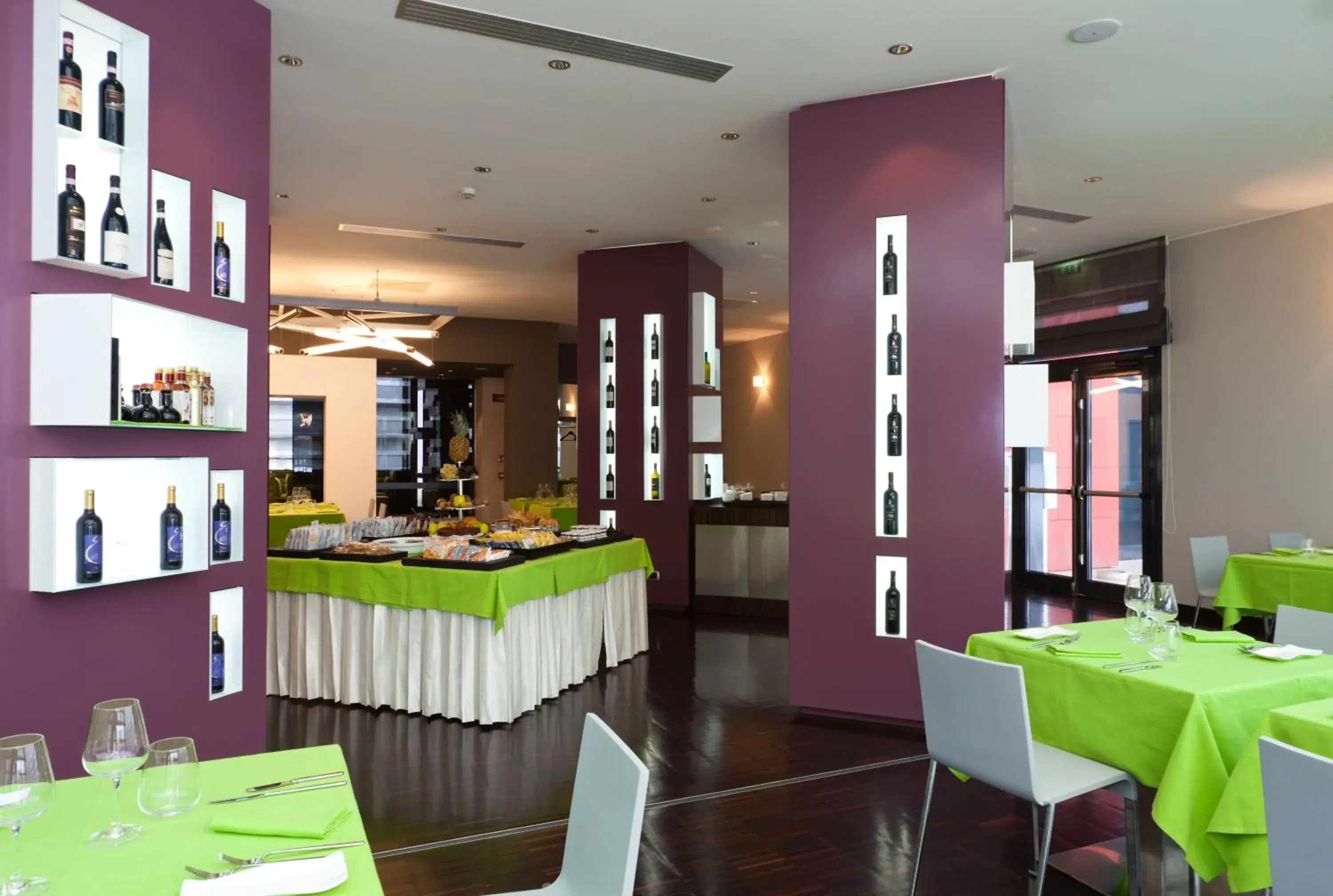 Restaurant/places to eat in RMH MODENA DES ARTS Restaurant/places to eat in RMH MODENA DES ARTS