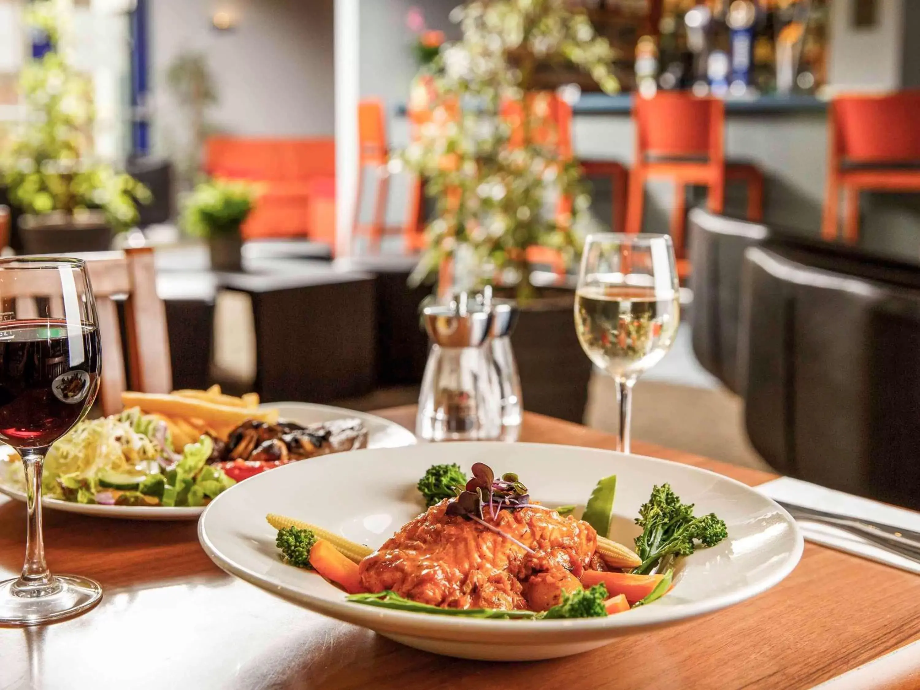 Restaurant/places to eat, Lunch and Dinner in ibis Chesterfield North - Barlborough