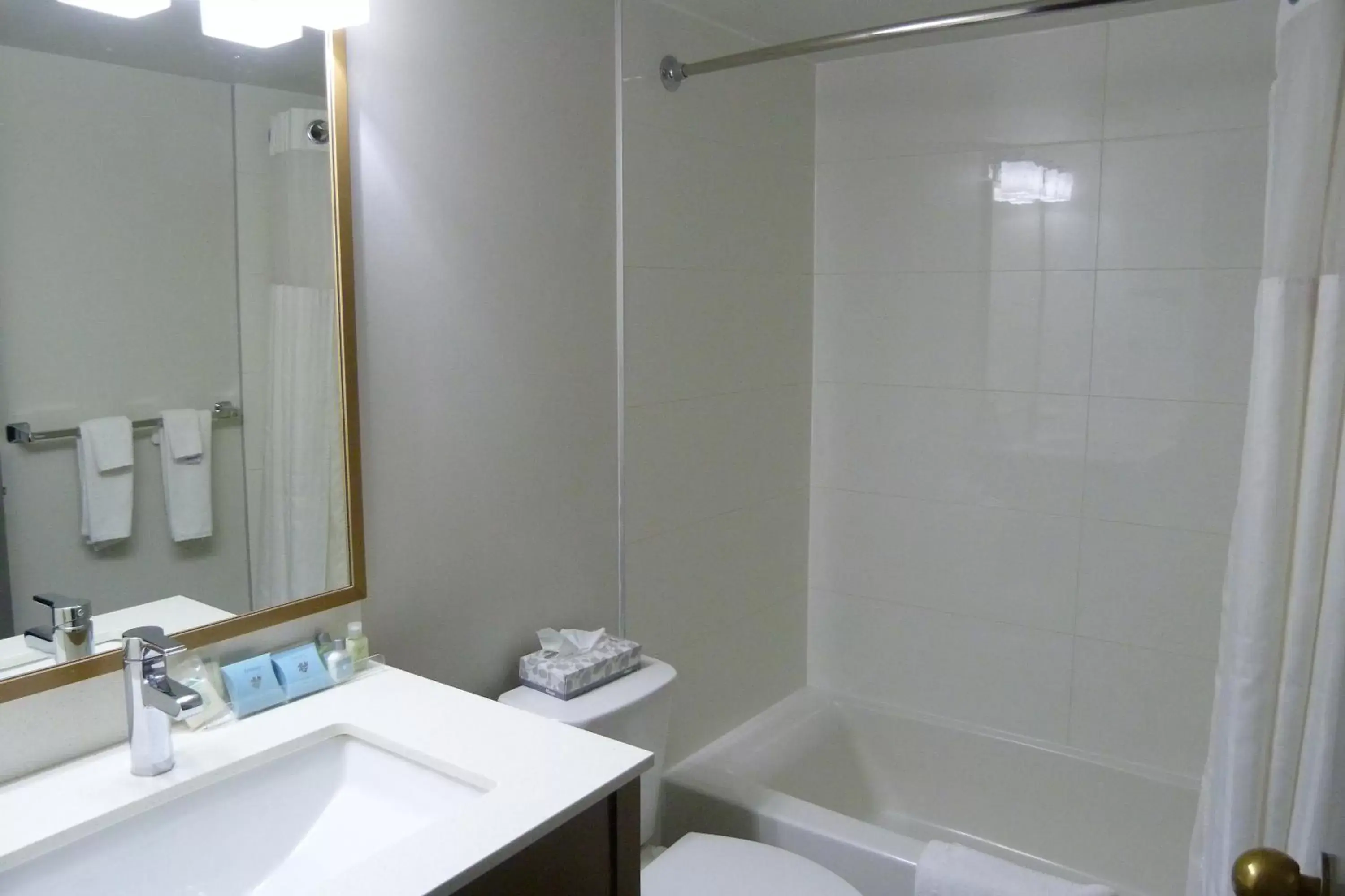 Bathroom in Best Western Plus Vancouver Airport Hotel