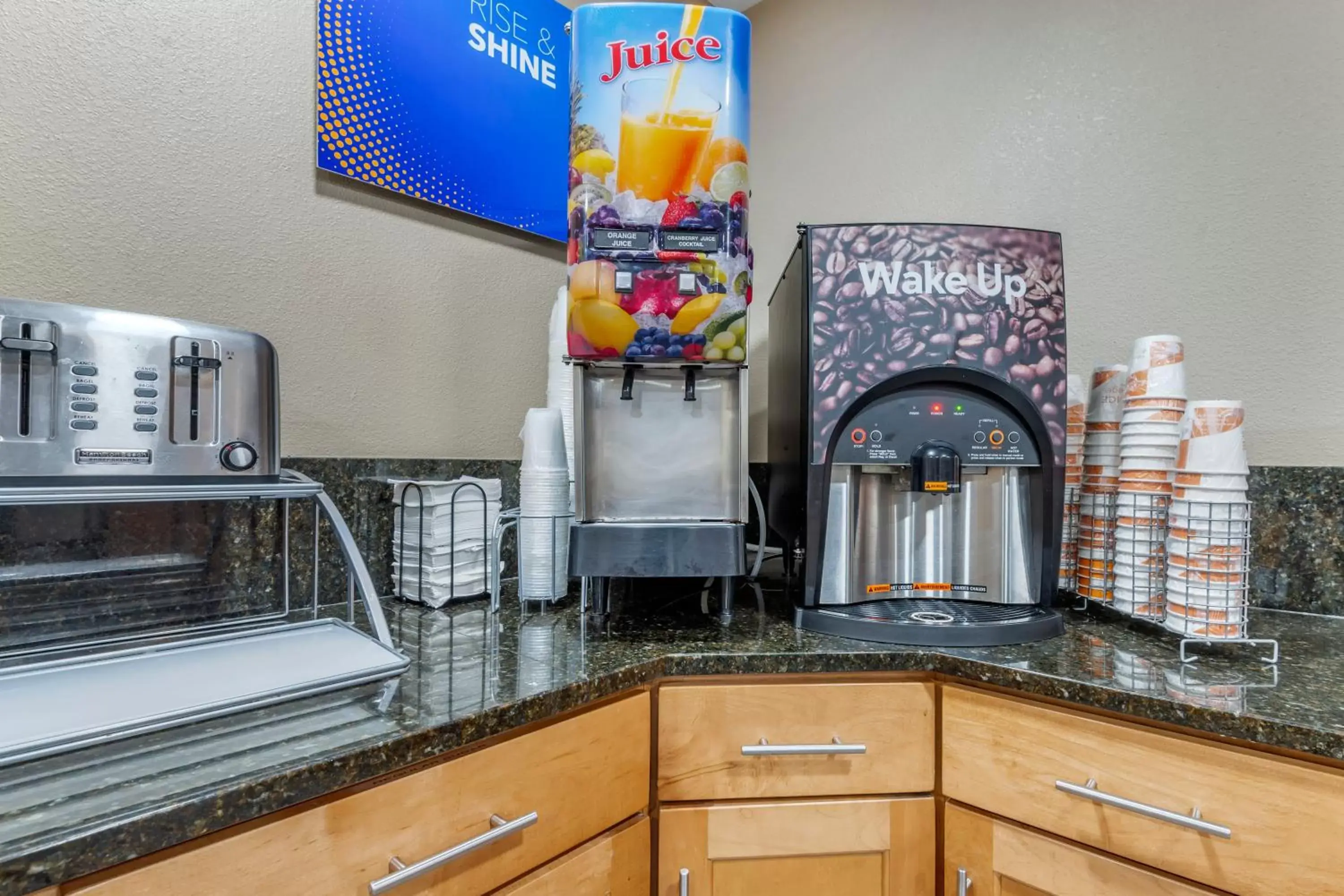 Coffee/tea facilities, Kitchen/Kitchenette in Comfort Inn Asheville East-Blue Ridge Pkwy Access