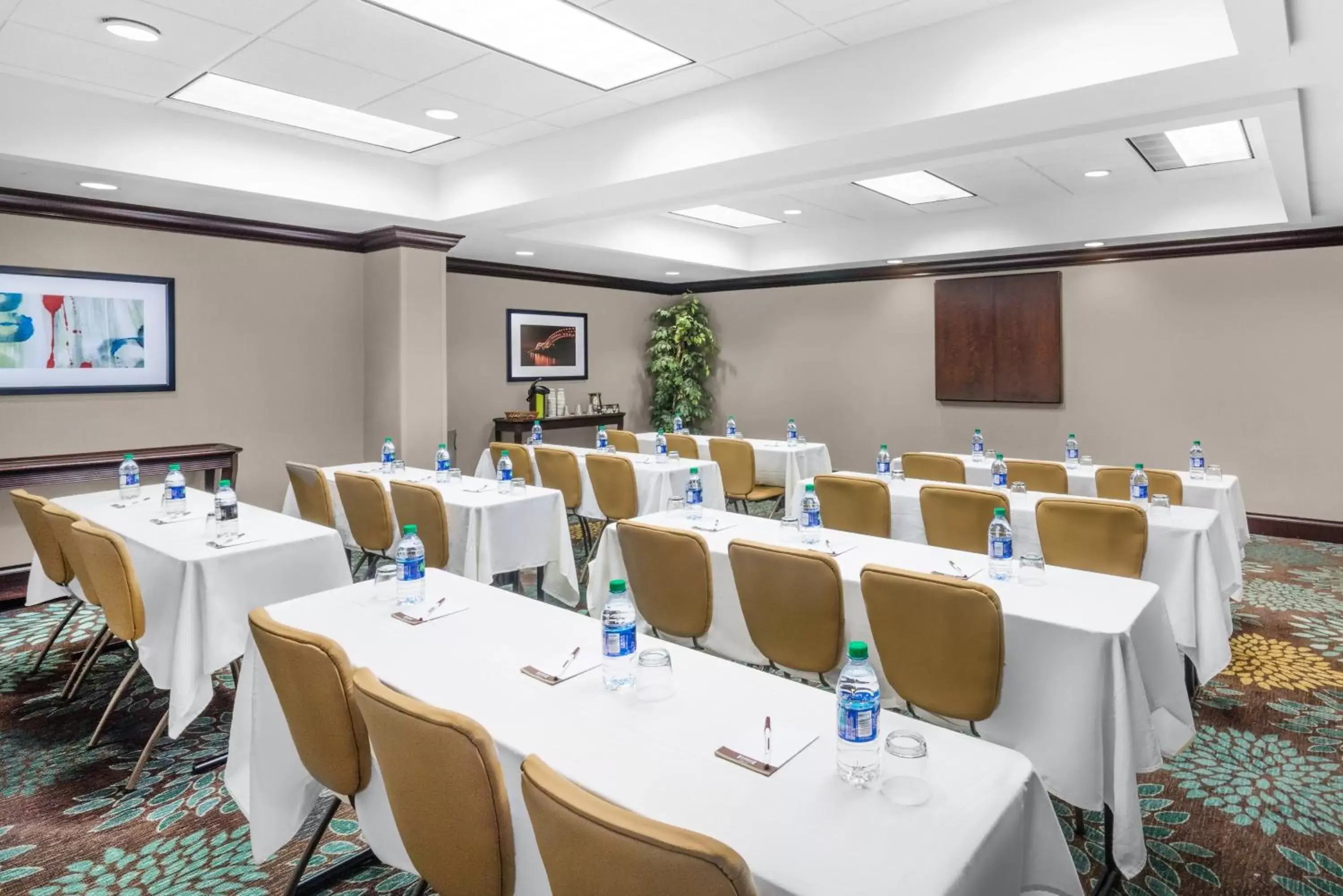 Meeting/conference room in Staybridge Suites Memphis-Poplar Ave East, an IHG Hotel