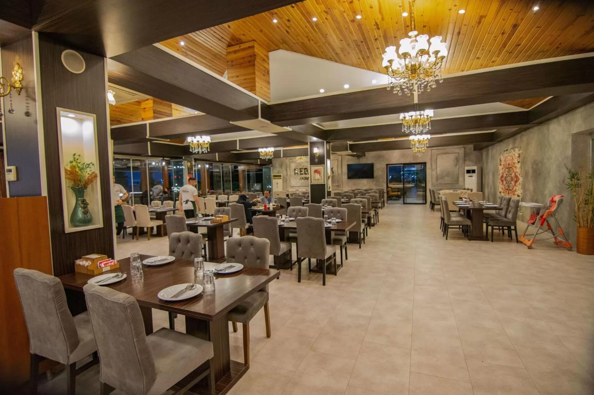 Restaurant/Places to Eat in Sandal Otel