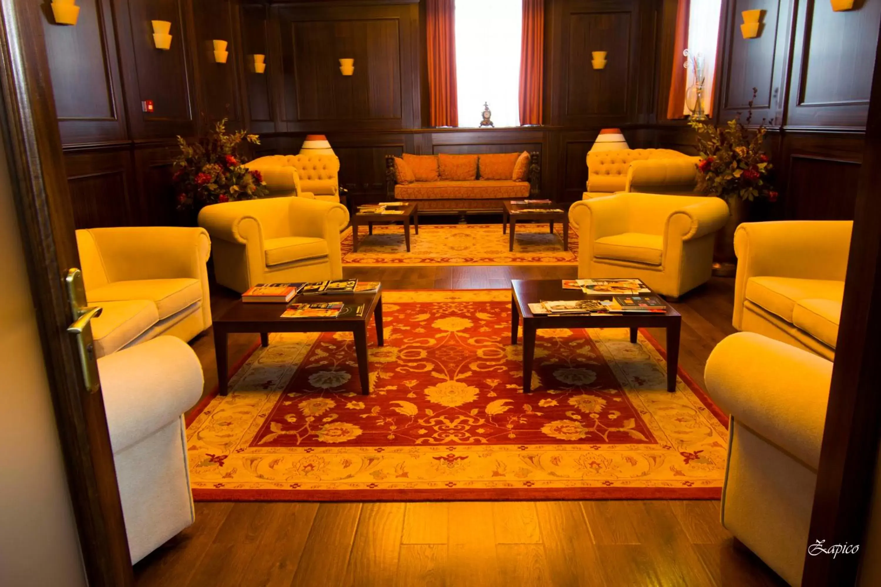 Communal lounge/ TV room, Seating Area in Hotel Palacio de la Magdalena