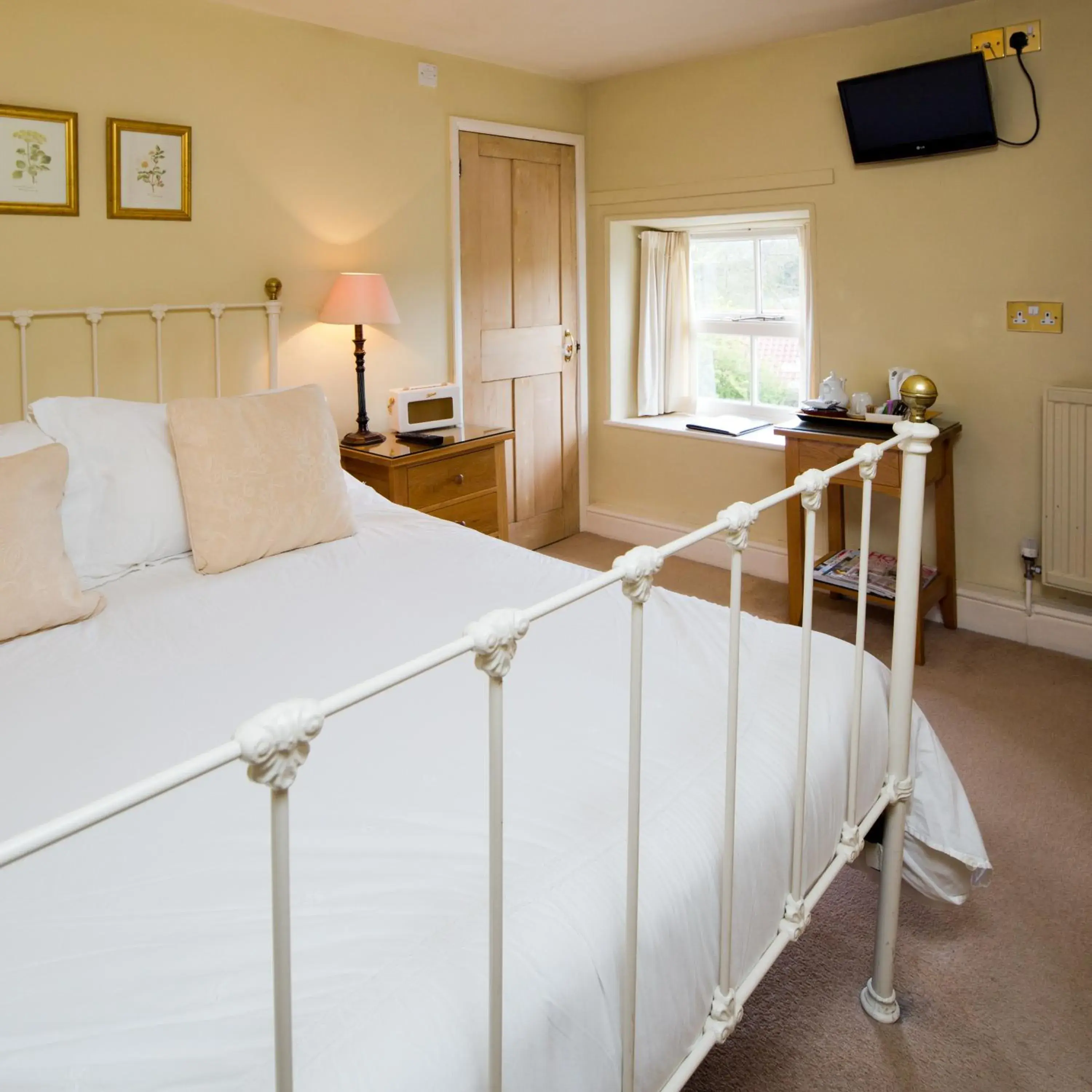 Bedroom, Bed in Duke Of Wellington Inn