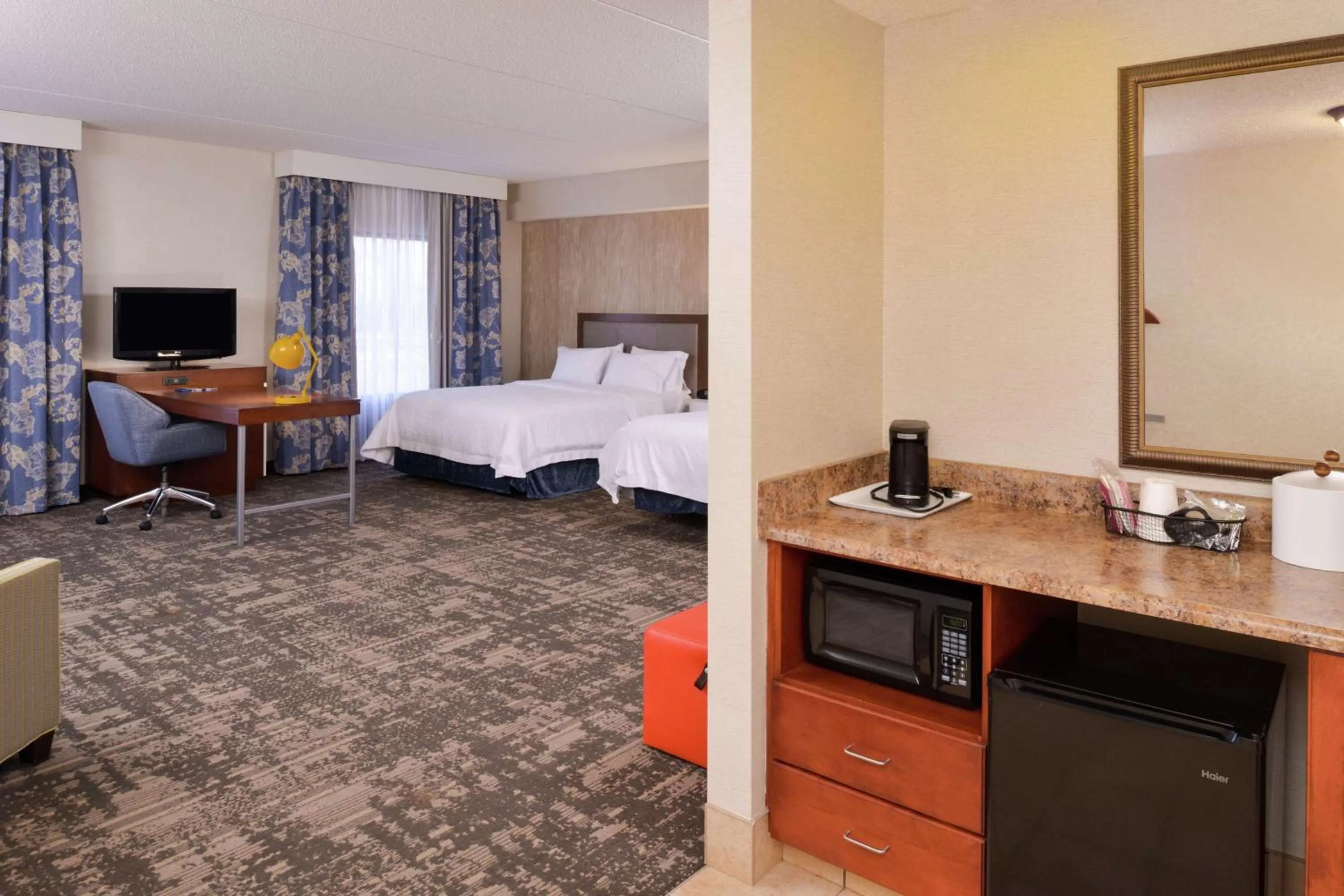 Bedroom, Bed in Hampton Inn & Suites Wilmington