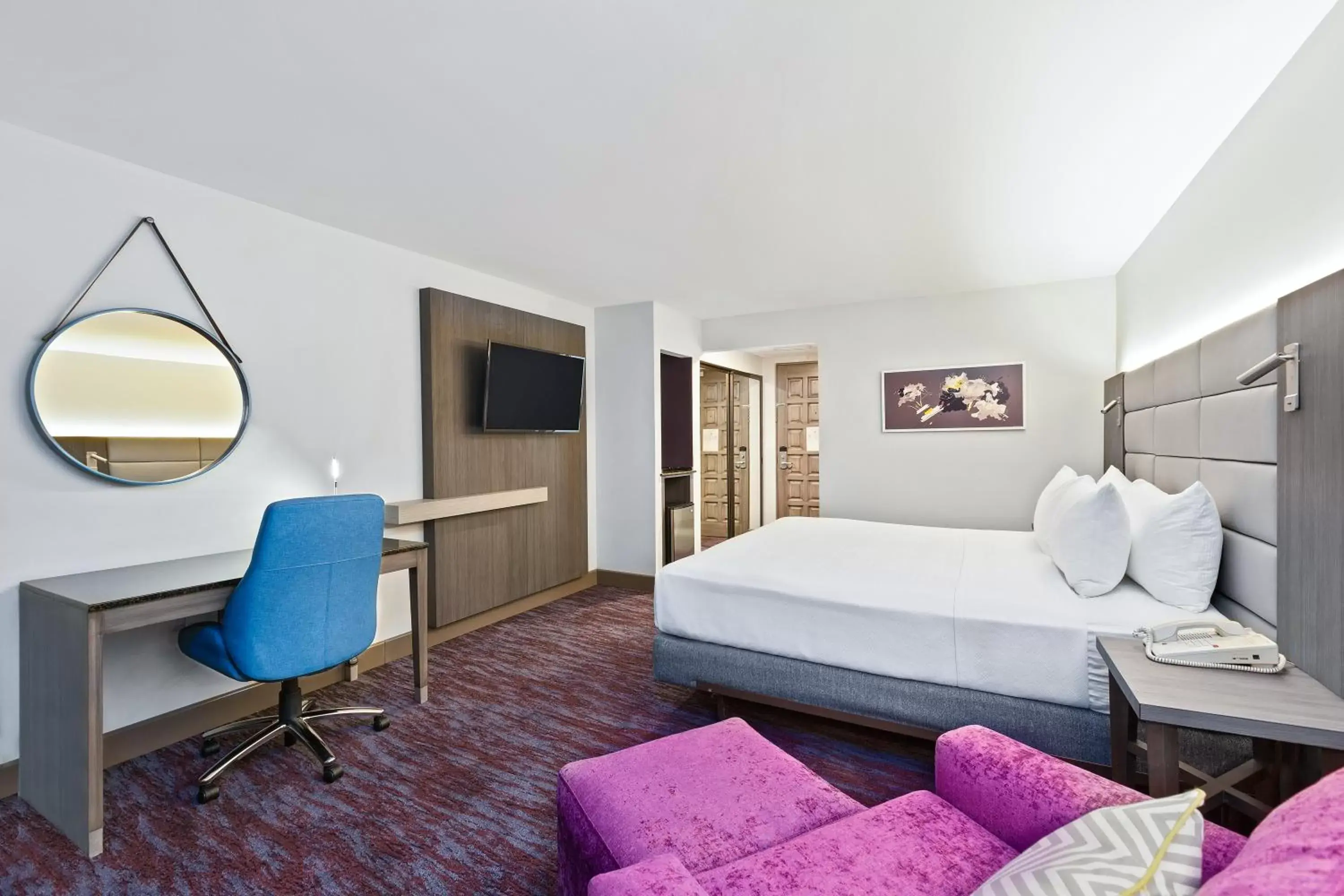 Standard King Room with Lounge Access - Club Floor in Crowne Plaza San Jose La Sabana, an IHG Hotel