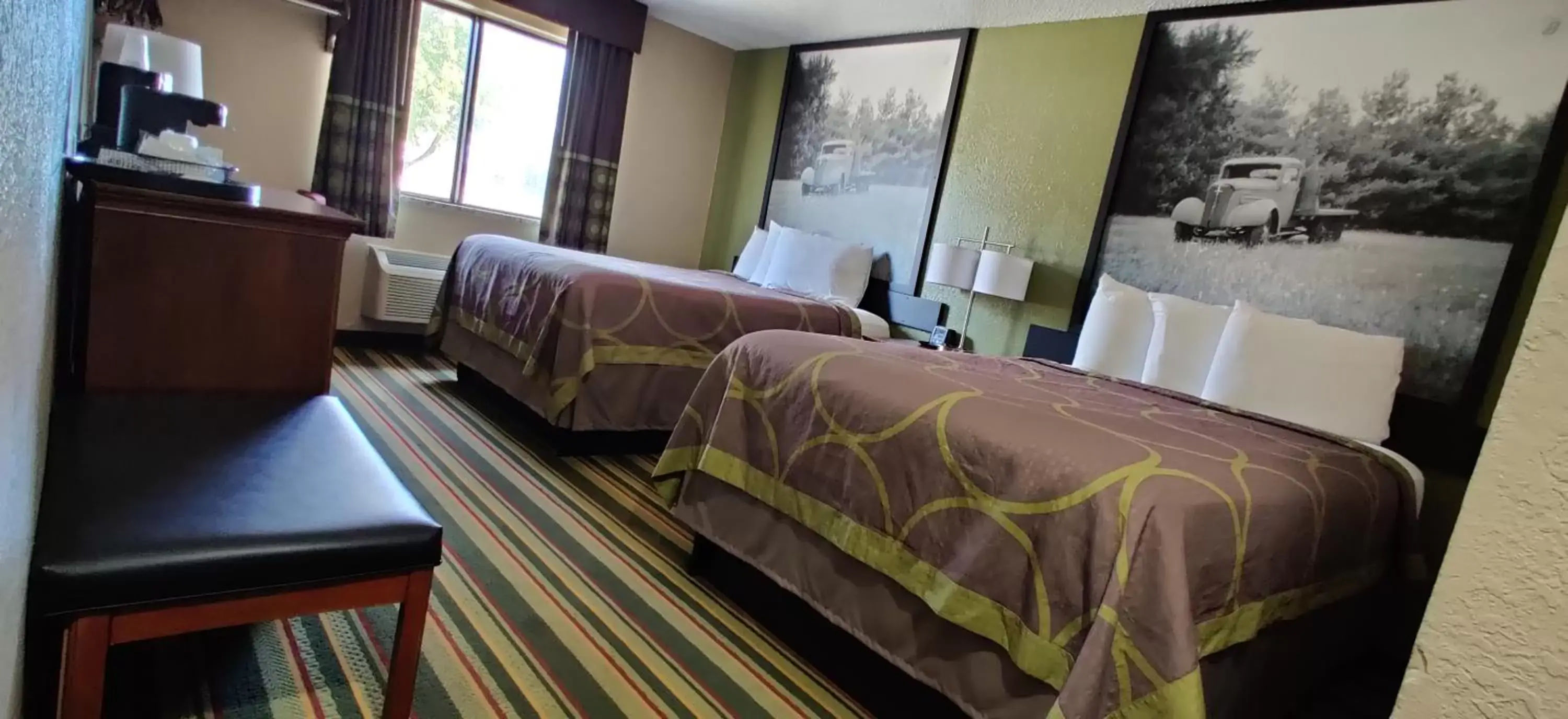 Queen Room with Two Queen Beds - Non-Smoking in Super 8 by Wyndham Champaign
