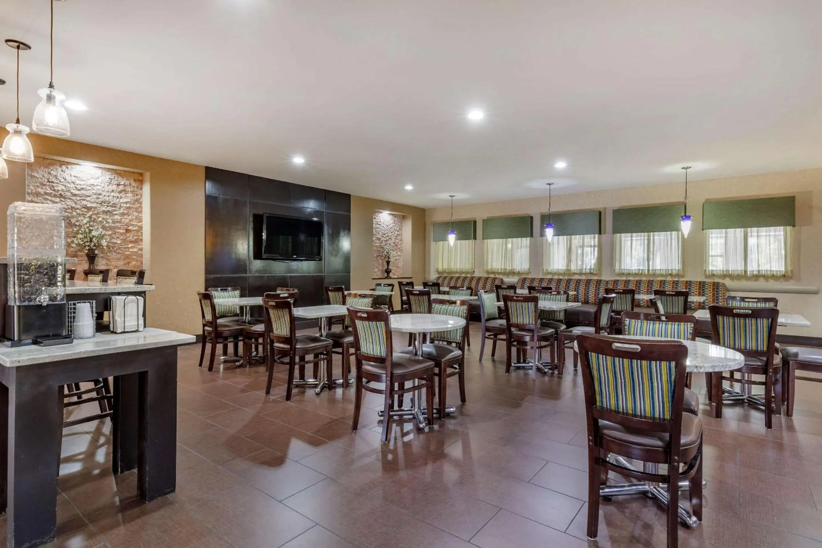 Restaurant/Places to Eat in Comfort Suites Georgetown
