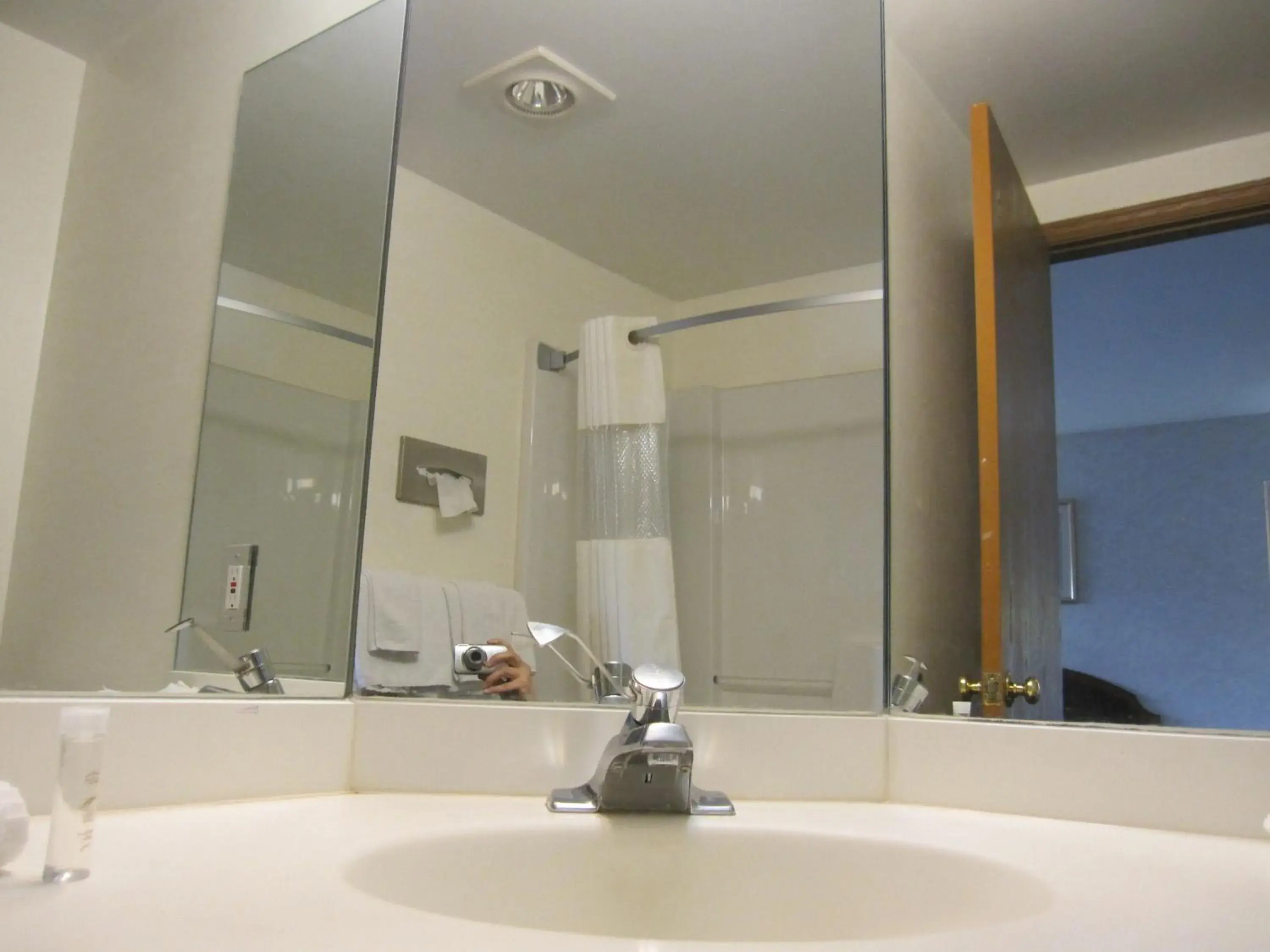 Bathroom in Travelodge by Wyndham Niagara Falls