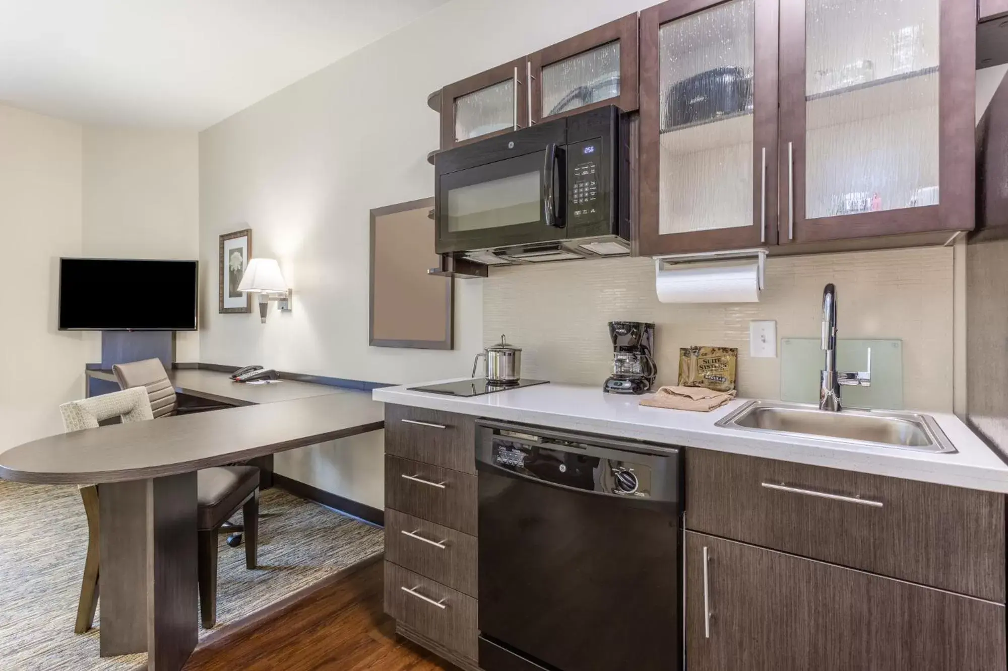 Kitchen or kitchenette in Candlewood Suites - Davenport, an IHG Hotel