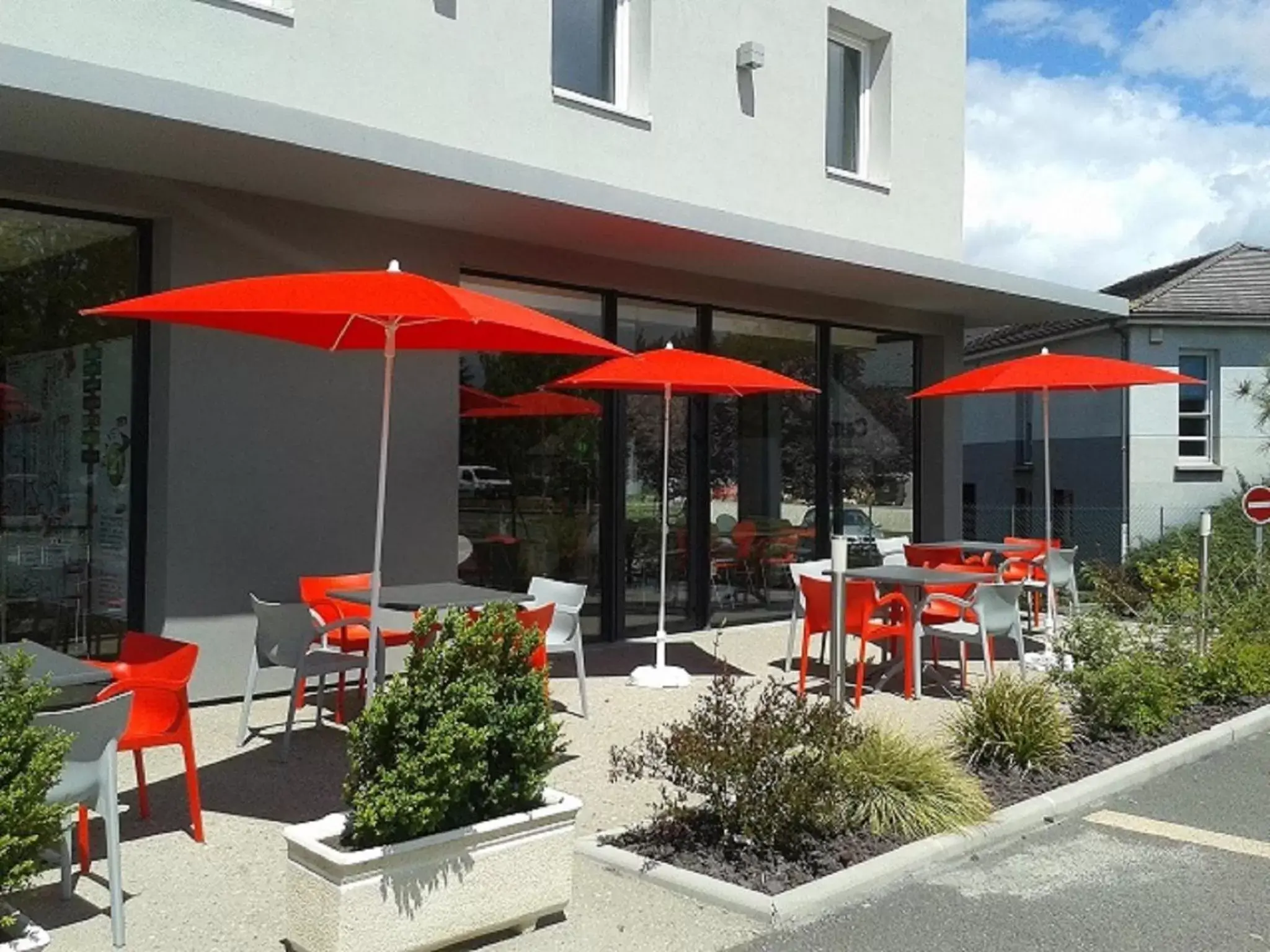 Patio, Restaurant/Places to Eat in ibis Clermont Ferrand Nord Riom