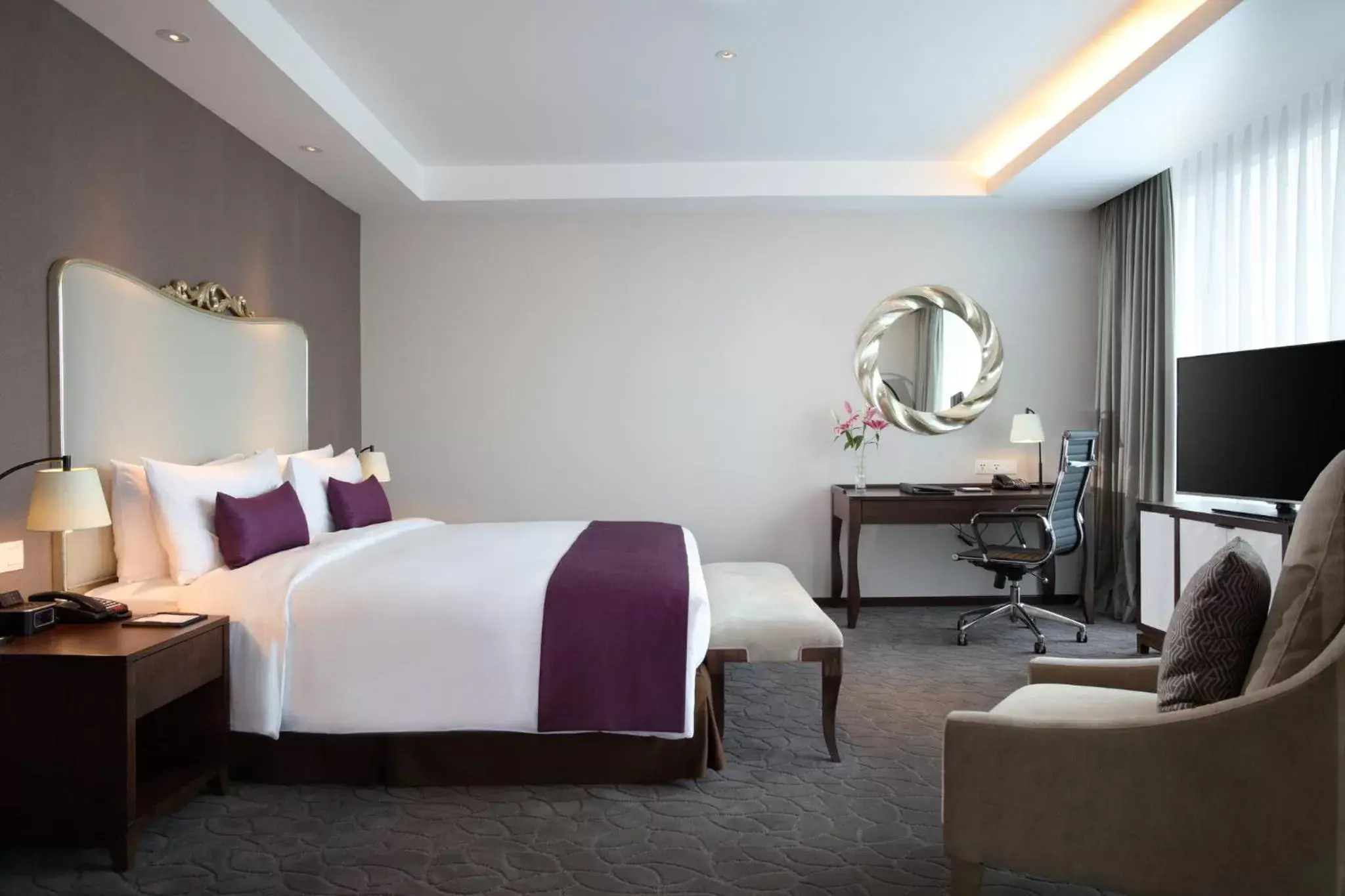 Photo of the whole room, Bed in Crowne Plaza Bandung, an IHG Hotel