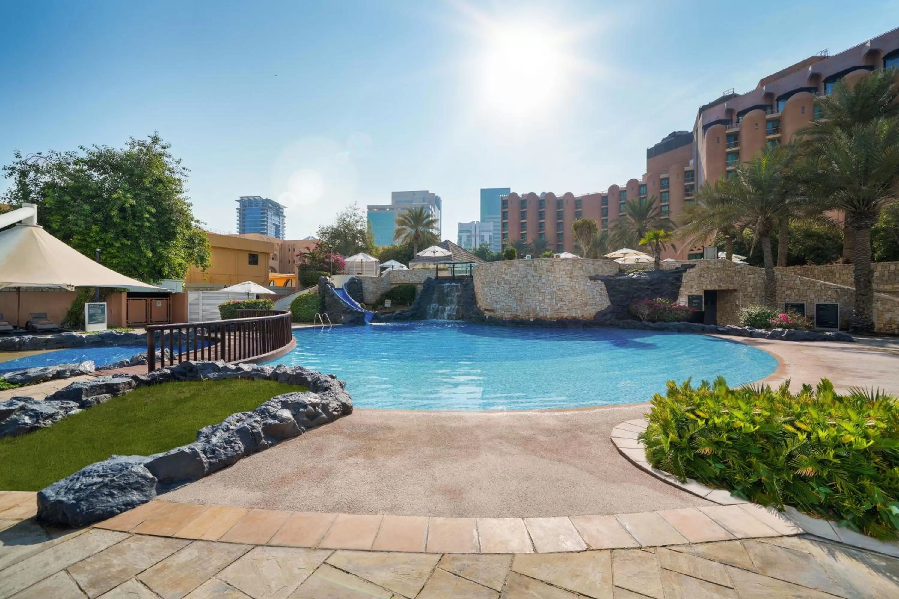 Swimming pool in Sheraton Abu Dhabi Hotel & Resort