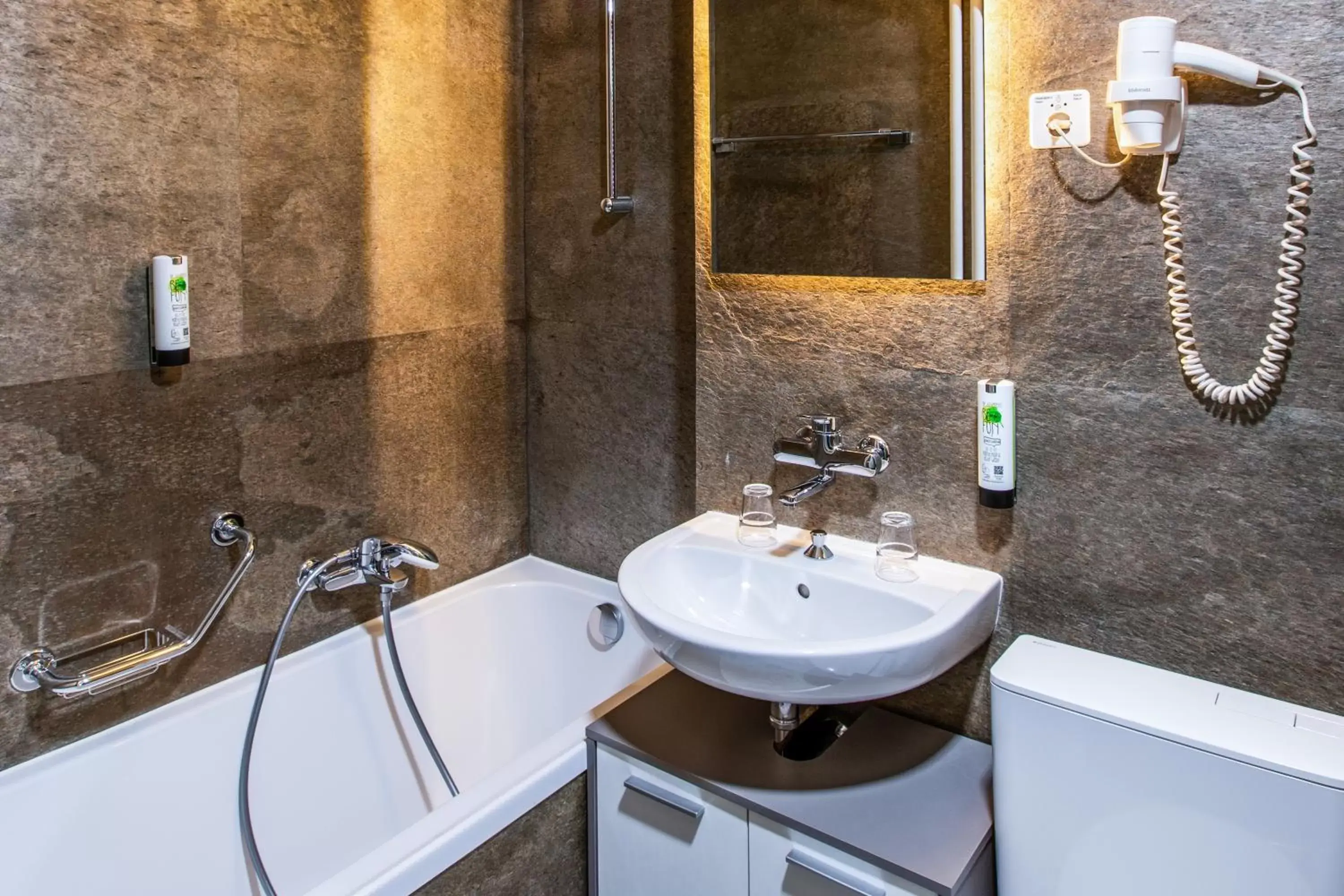 Bathroom in Drake Longchamp