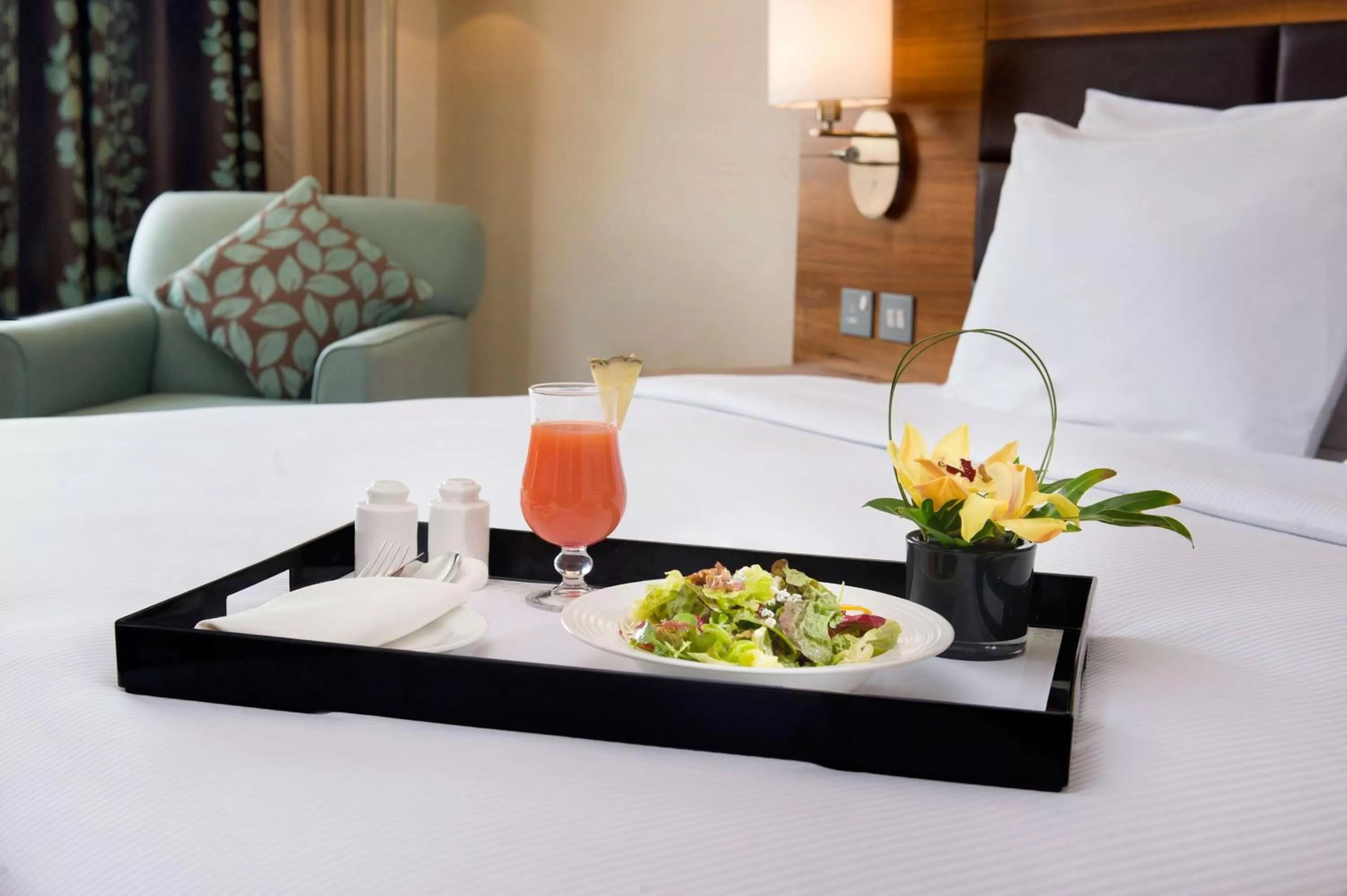 Living room, Bed in Hilton Garden Inn Ras Al Khaimah