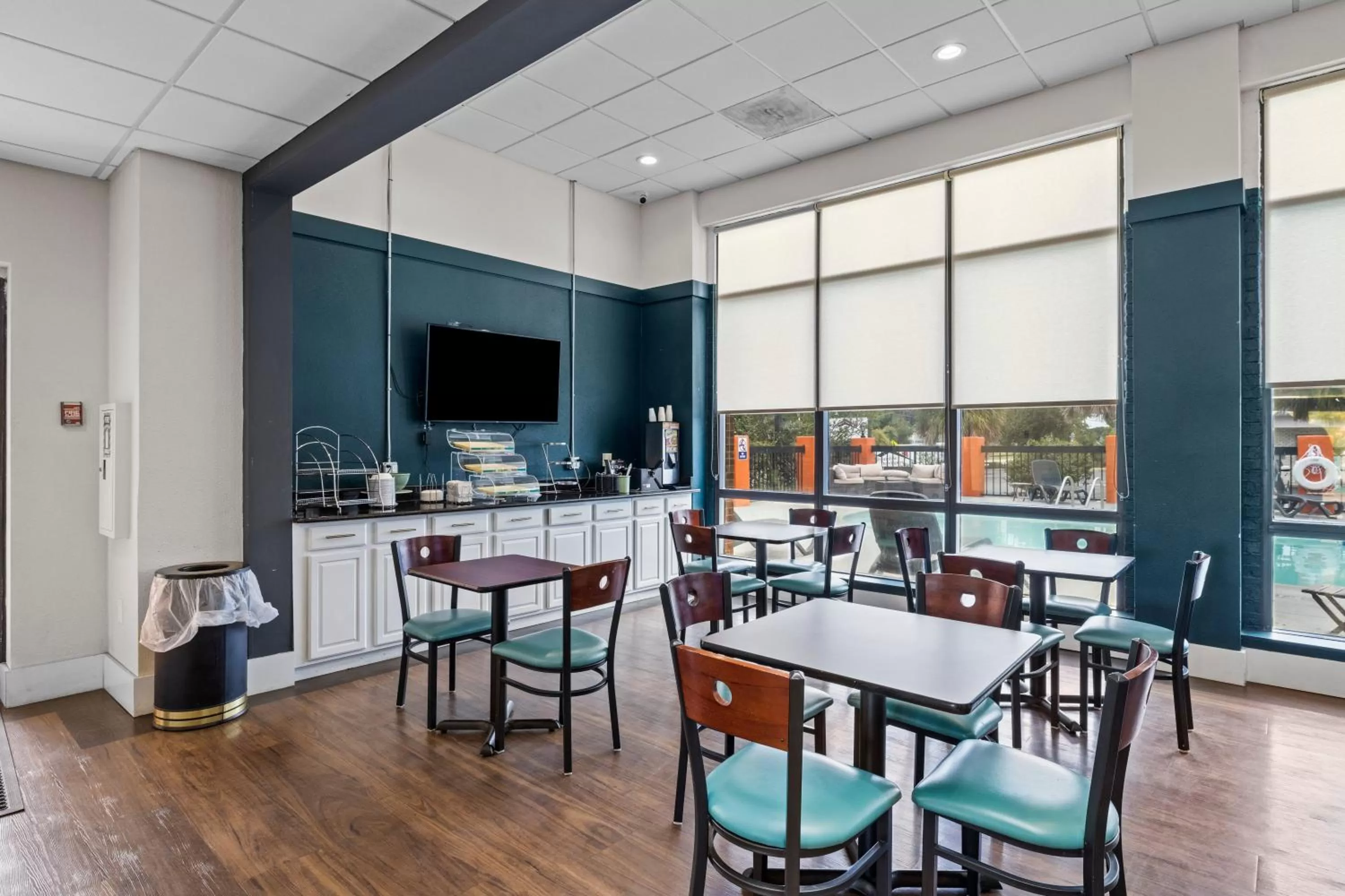 Breakfast in Garnet Inn & Suites, Morehead City near Atlantic Beach