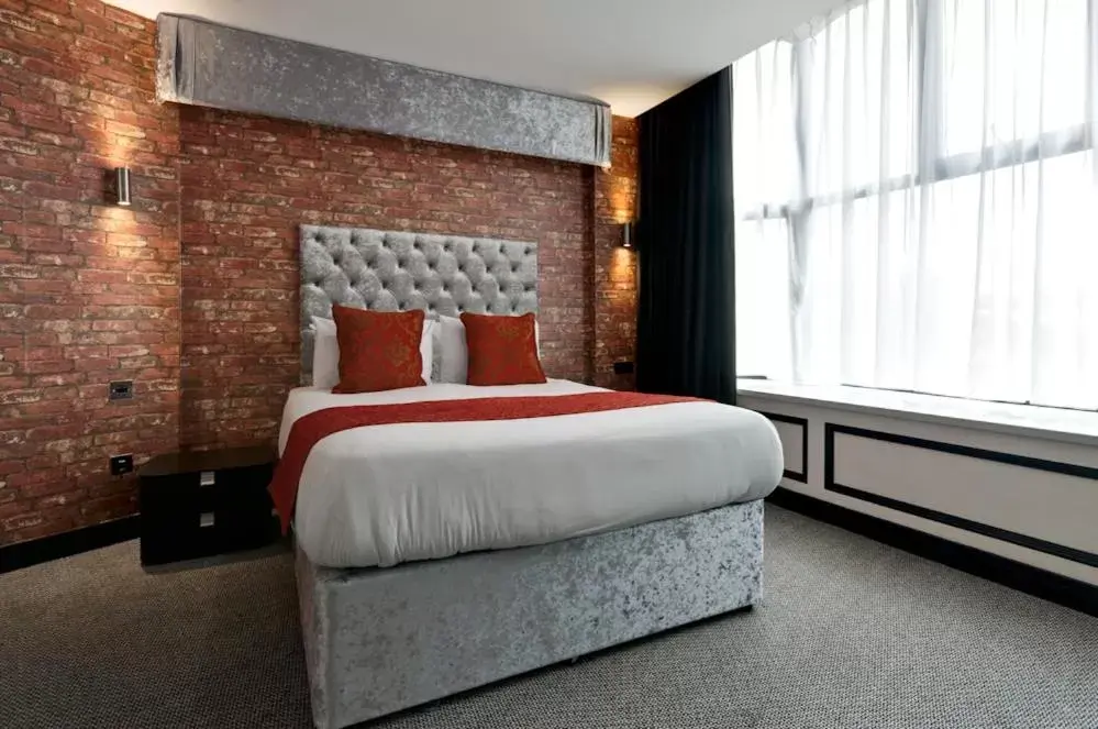 Bedroom, Bed in Print Works Hotel