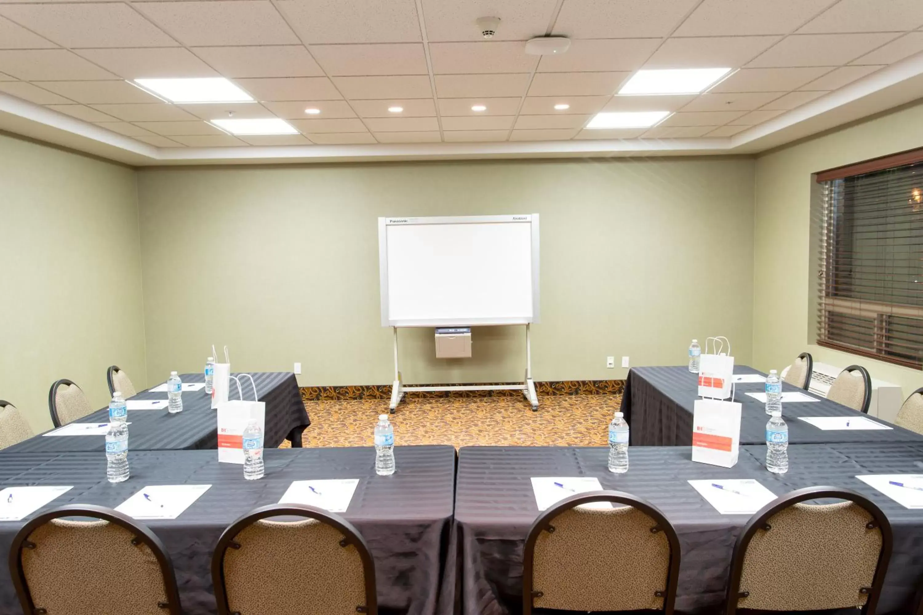 Meeting/conference room in Holiday Inn Express & Suites Drayton Valley, an IHG Hotel