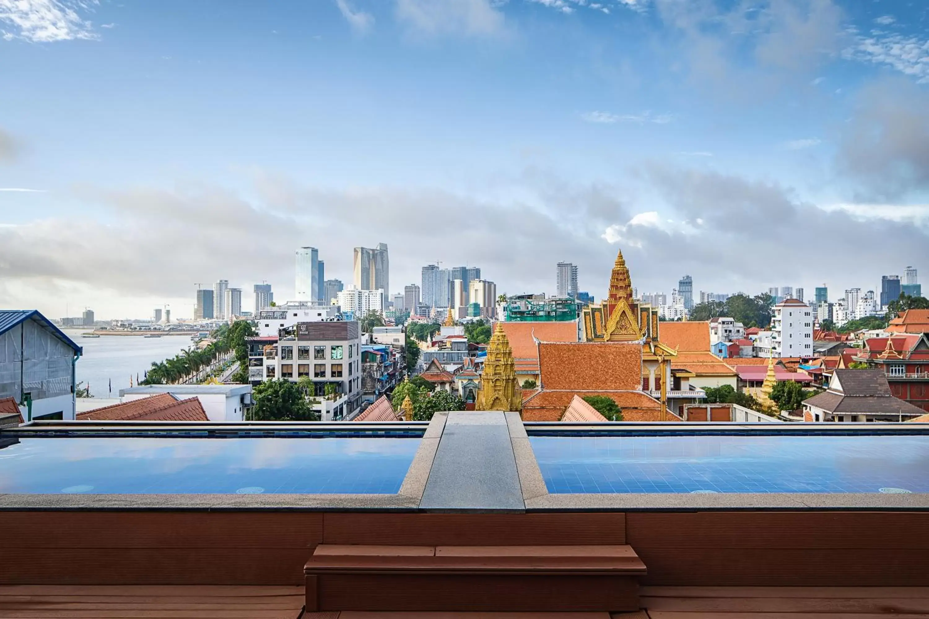 Hot Tub, Swimming Pool in Ohana Phnom Penh Palace Hotel