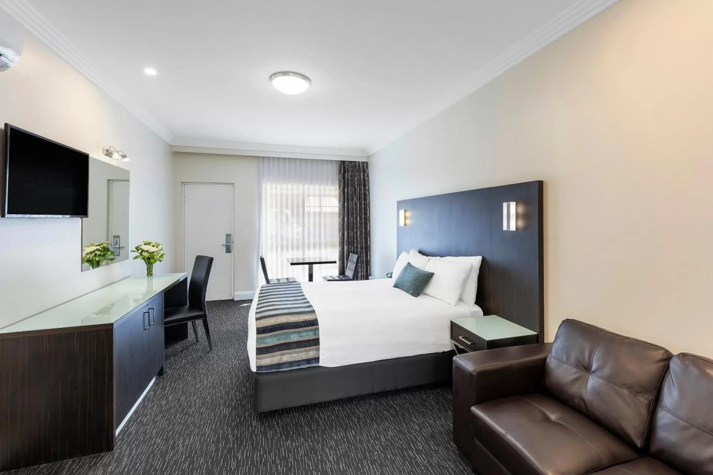 Bedroom in Mercure Goulburn